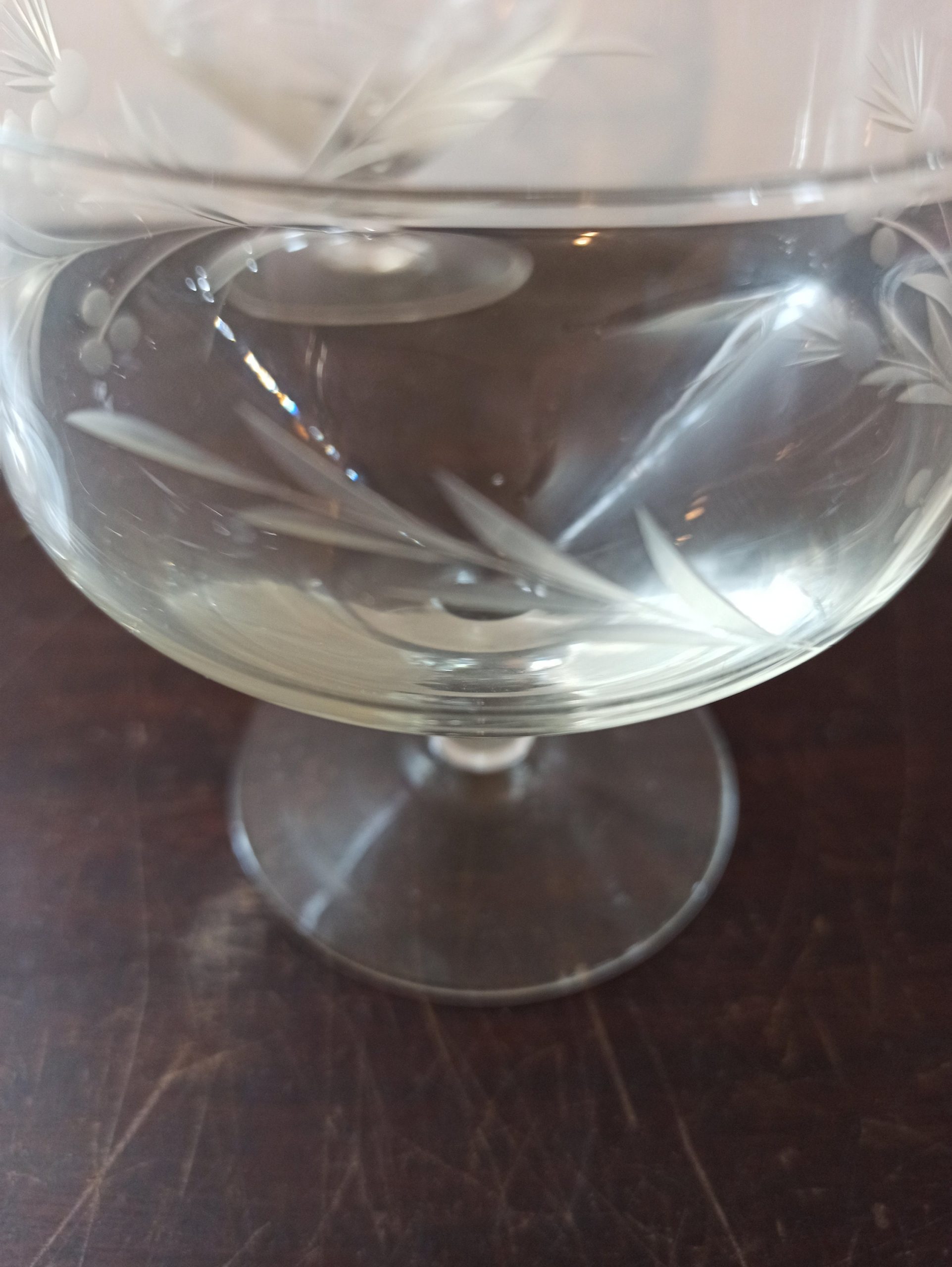 Set of 4 Glass Dessert Pedestal Dishes. Etched Design. Very Good Condition. - Image 6