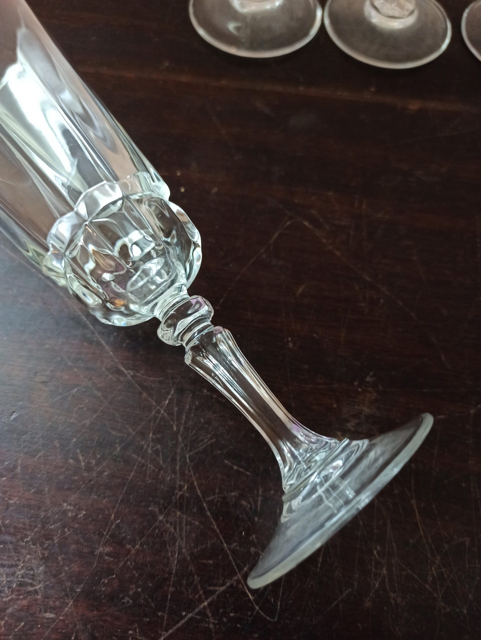 Set of 6 Stem Wine Glasses (Only 4 Shown). Excellent Condition. - Image 5