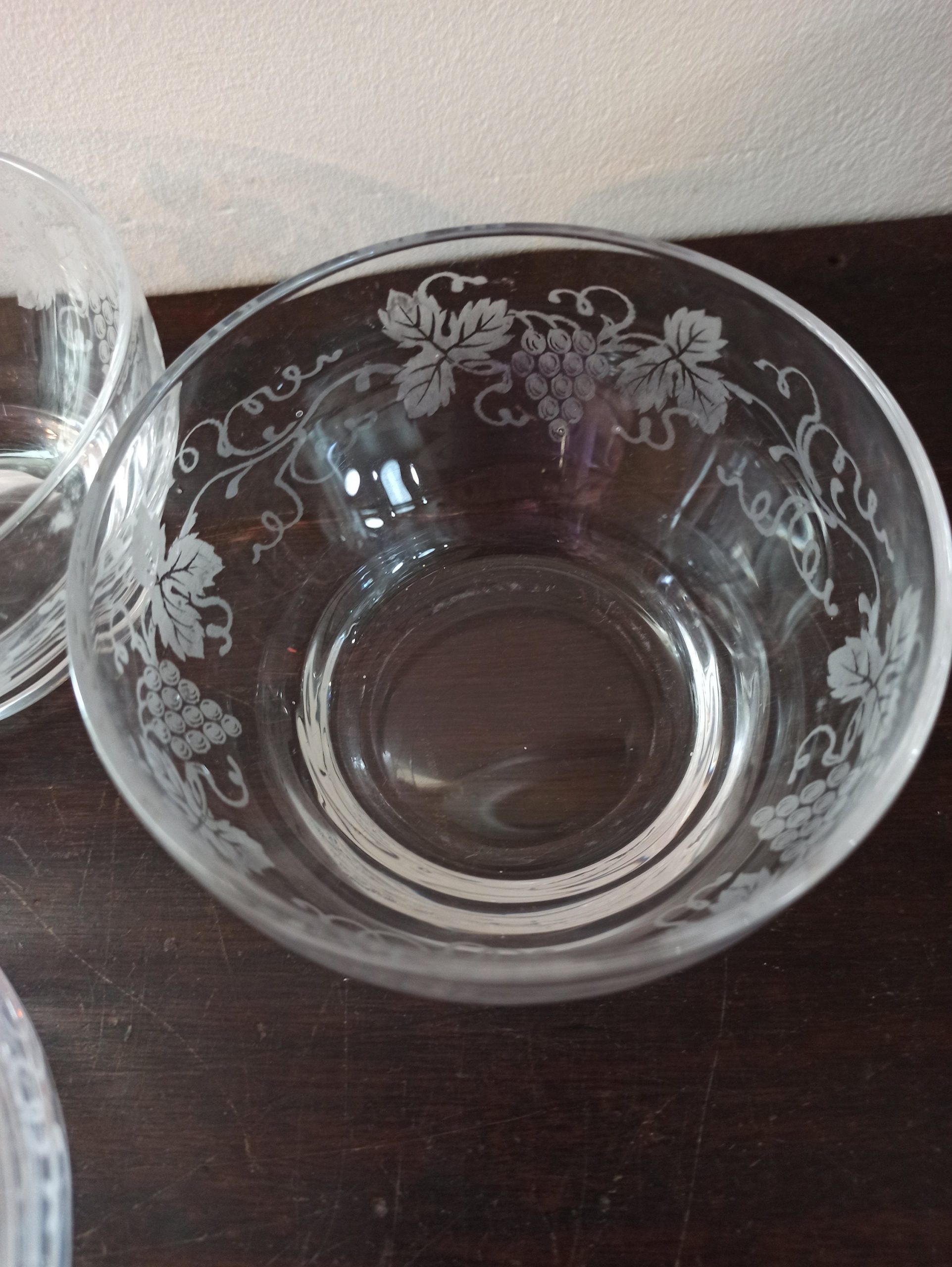 4 Glass Fruit Bowls. Vintage. Very Good Condition. - Image 4