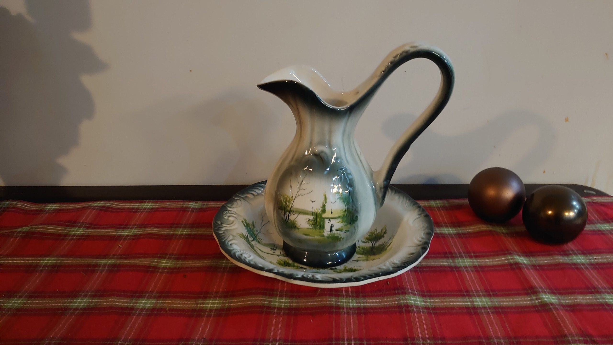 Early 20th Century Portuguese Water Jug and Bowl - Holu pottery - Majolica