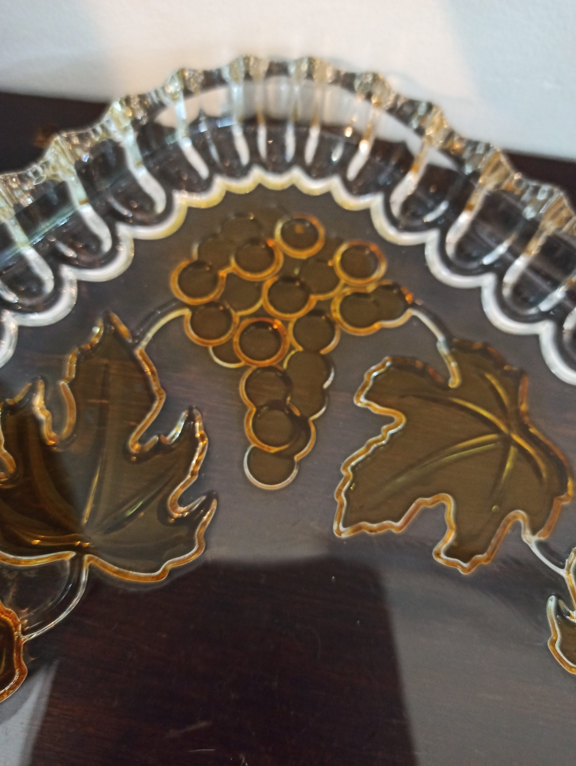 Vintage Glass Fruit Platter / Serving Tray. Excellent Condition. - Image 4