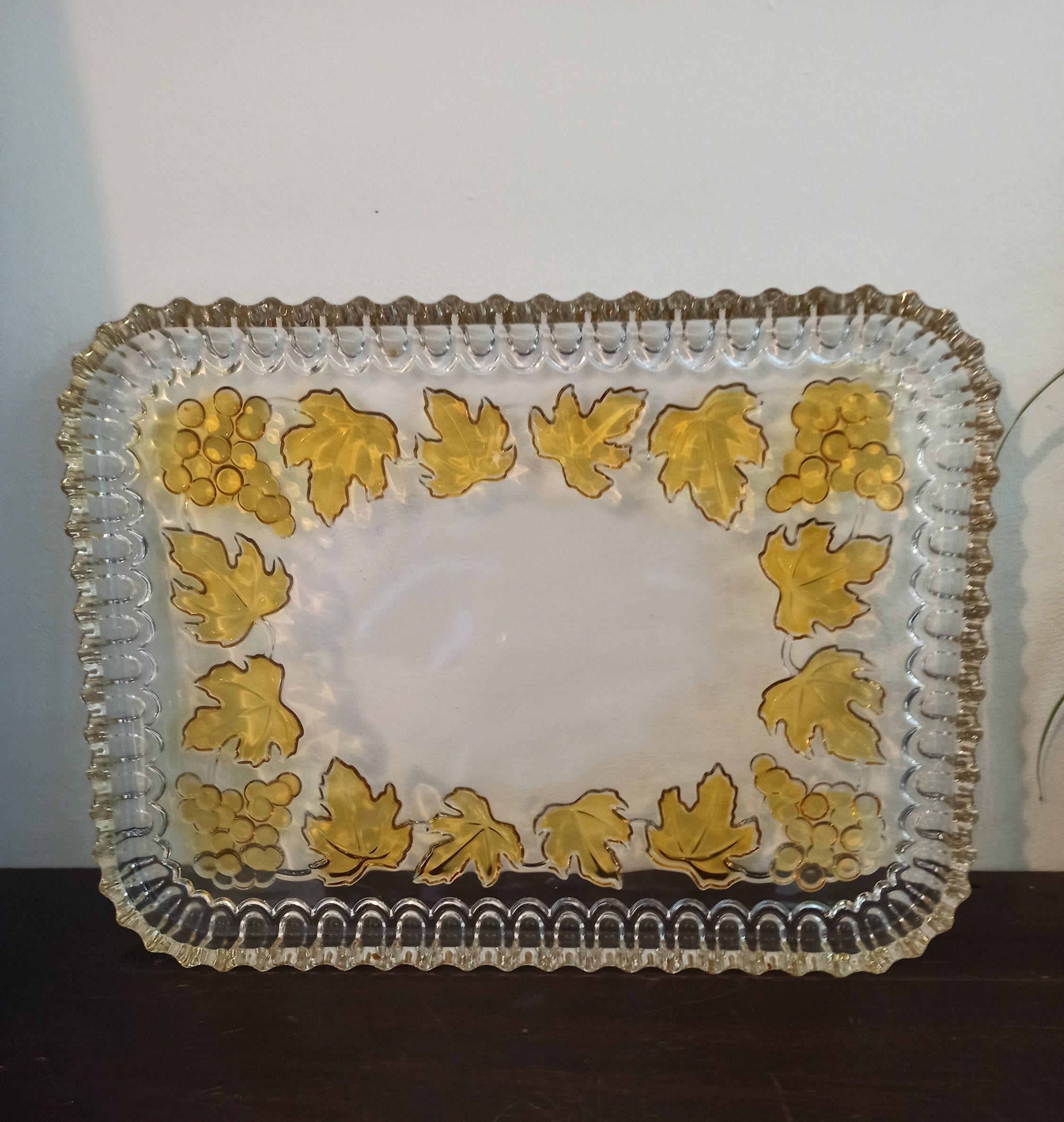Vintage Glass Fruit Platter / Serving Tray. Excellent Condition.