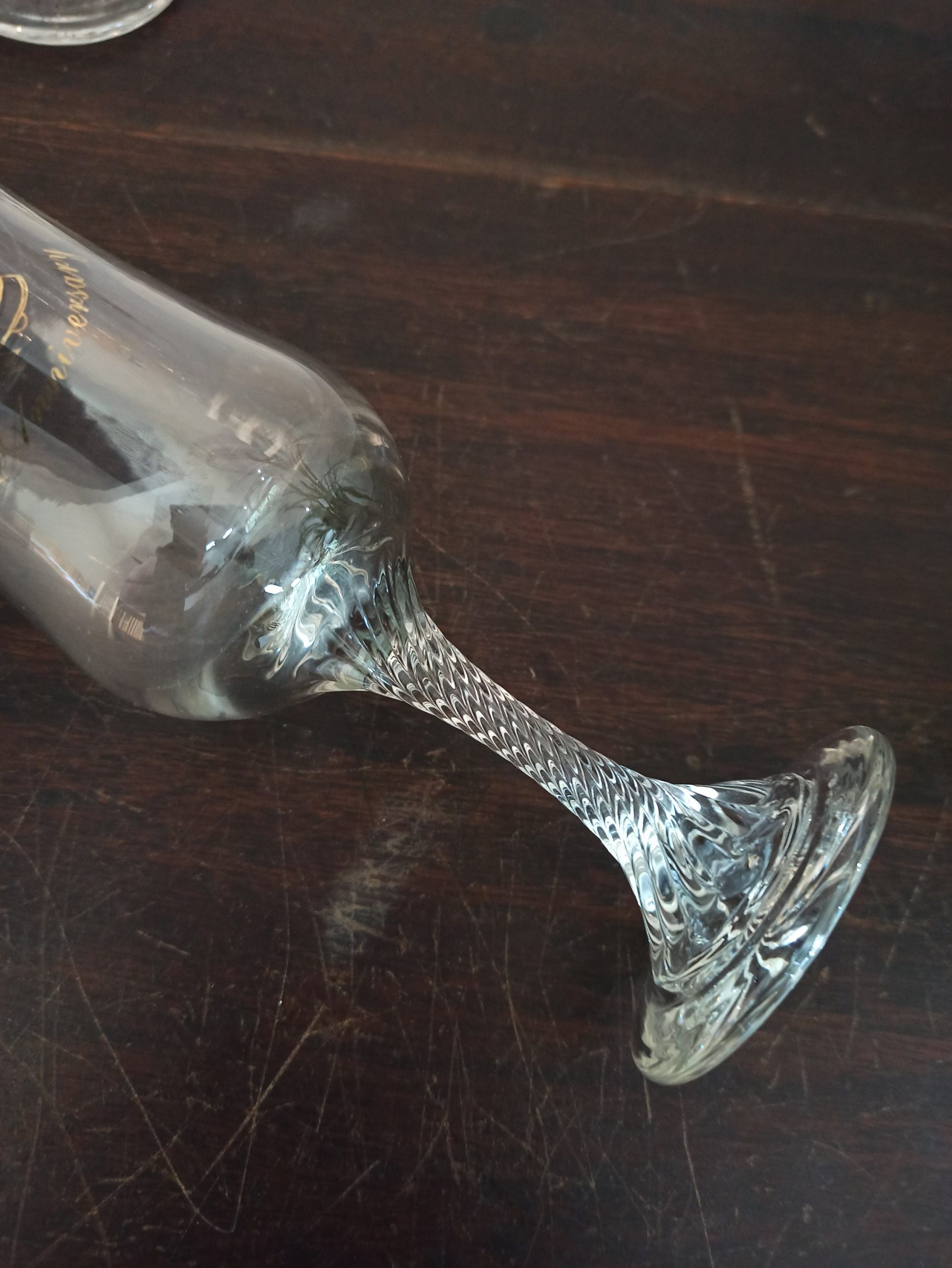 Pair of Golden Wedding Aniversary Champagne Flutes. Very Good Condtion. - Image 3