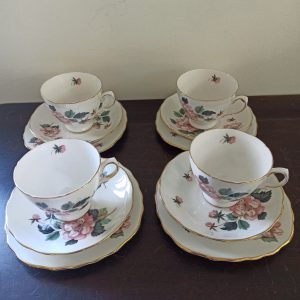 Vintage Floral Tea Set. Royal Crown Bone China. Excellent Condition. 12 Piece.