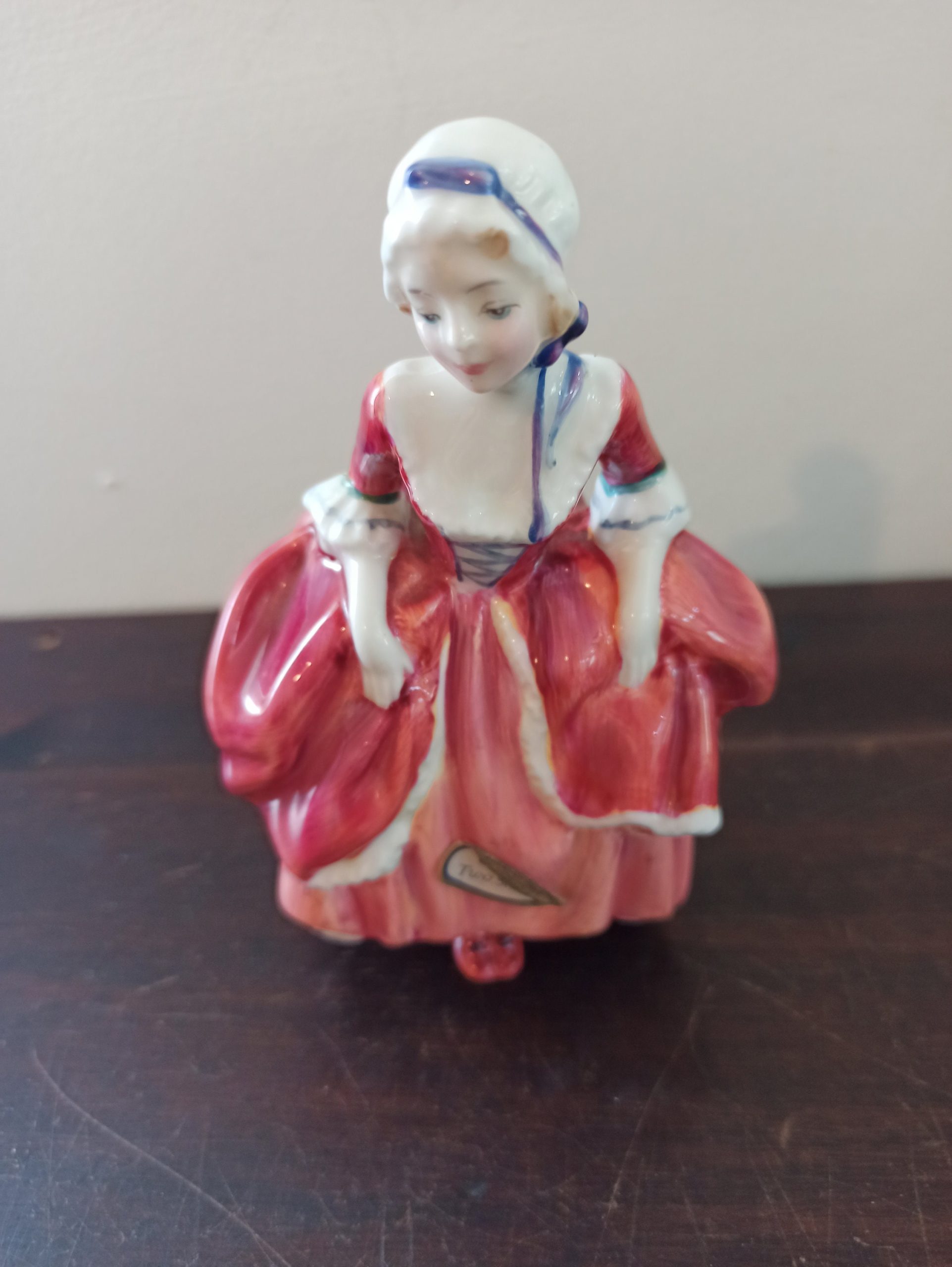 Royal Doulton Goody Two Shoes Collectors Figurine. Excellent Condition. Original From 1949. HN2037. Signed With Makers Mark. Bone China. - Image 2