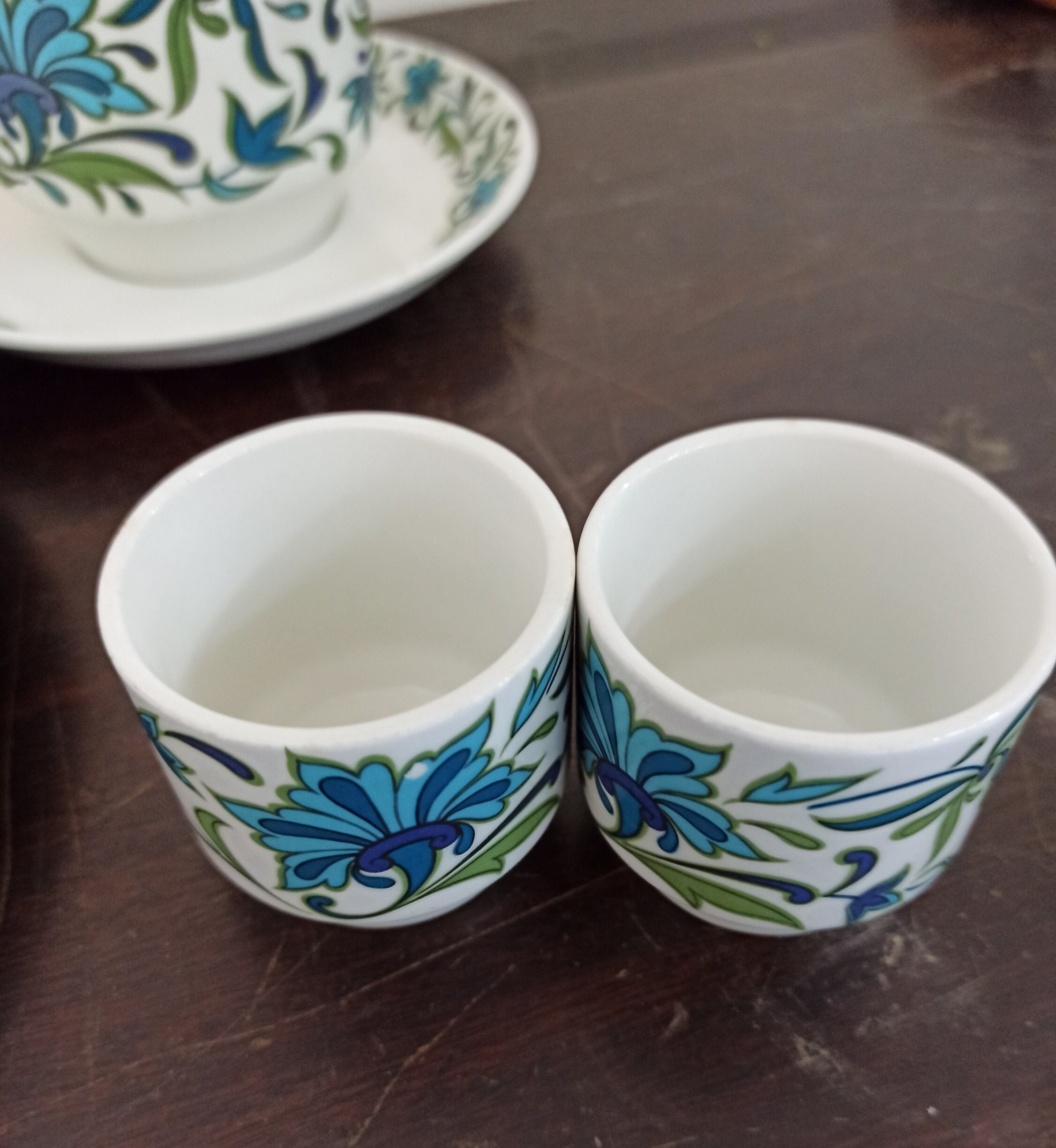 Midwinter Oval Serving Plate, Jam Pot, Cup And Saucer, Egg Cups and Dinner Plate. - Image 5