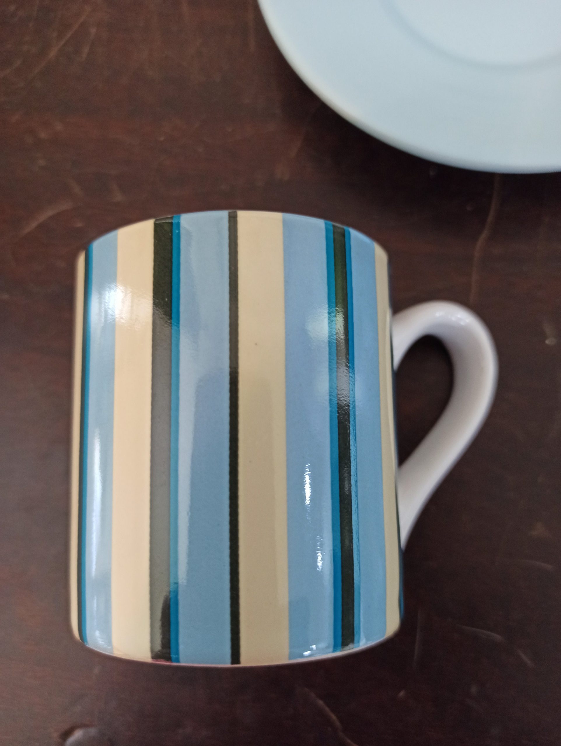 Vintage Set of 4 Blue and White Striped Cups With Saucers. - Image 4