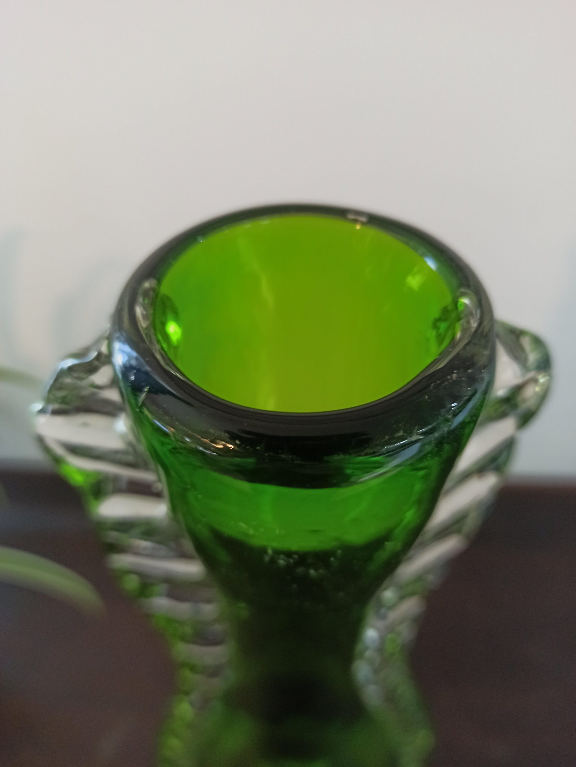 Vintage Tall Green Glass Vase. Very Good Condition. - Image 5
