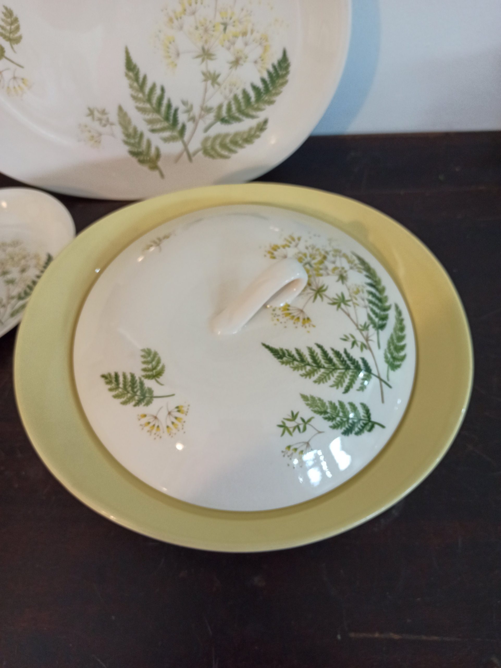 Vintage Johnson Brothers Vegetable Tureen, Sandwich Plate, Cake Plate. - Image 3