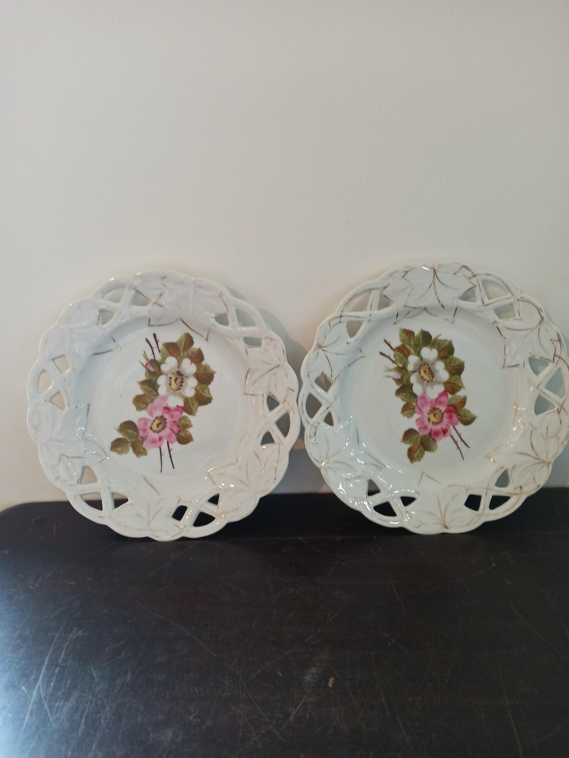 Pair of Vintage Cabinet Plates. - Image 2