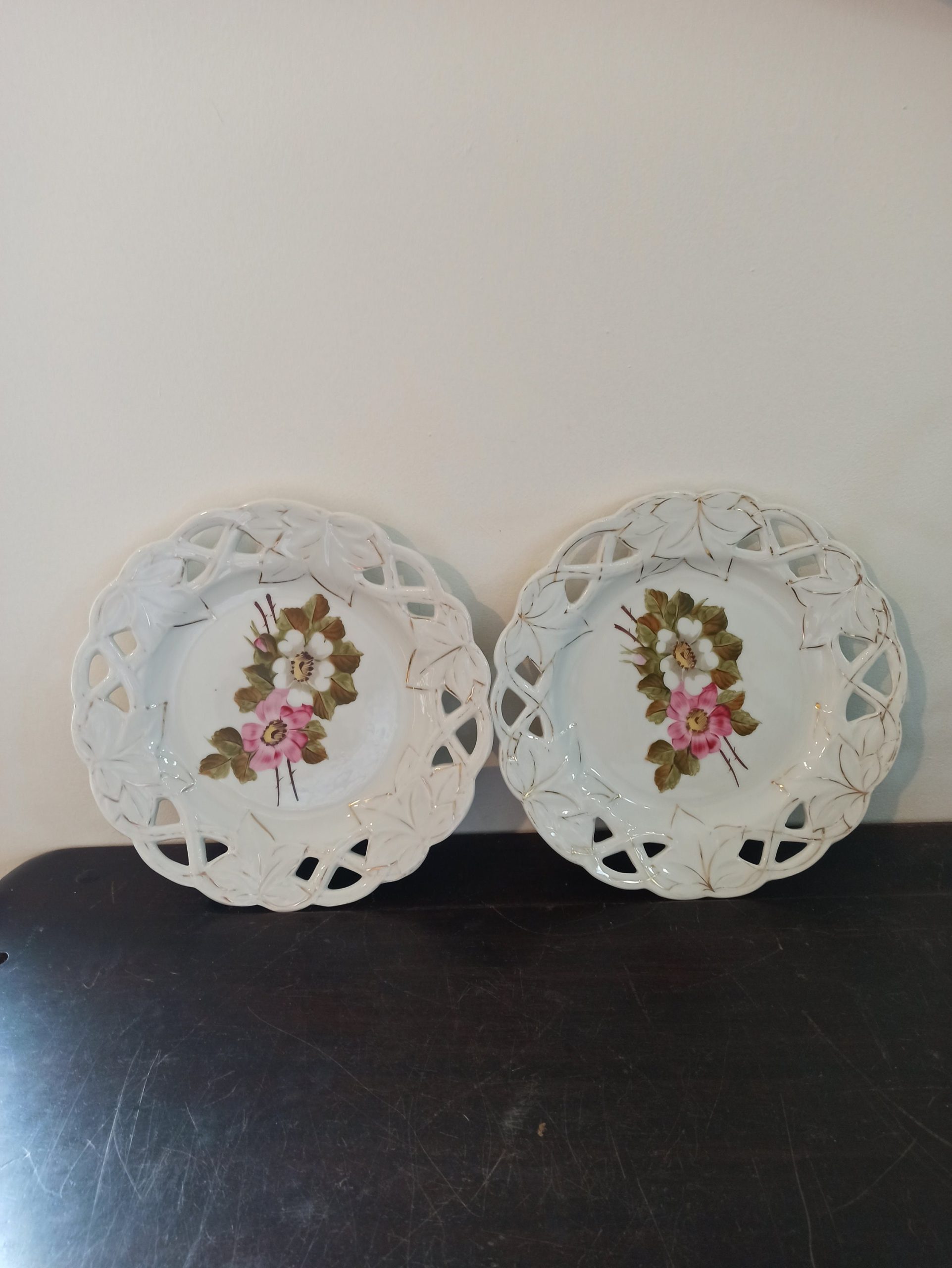 Pair of Vintage Cabinet Plates.
