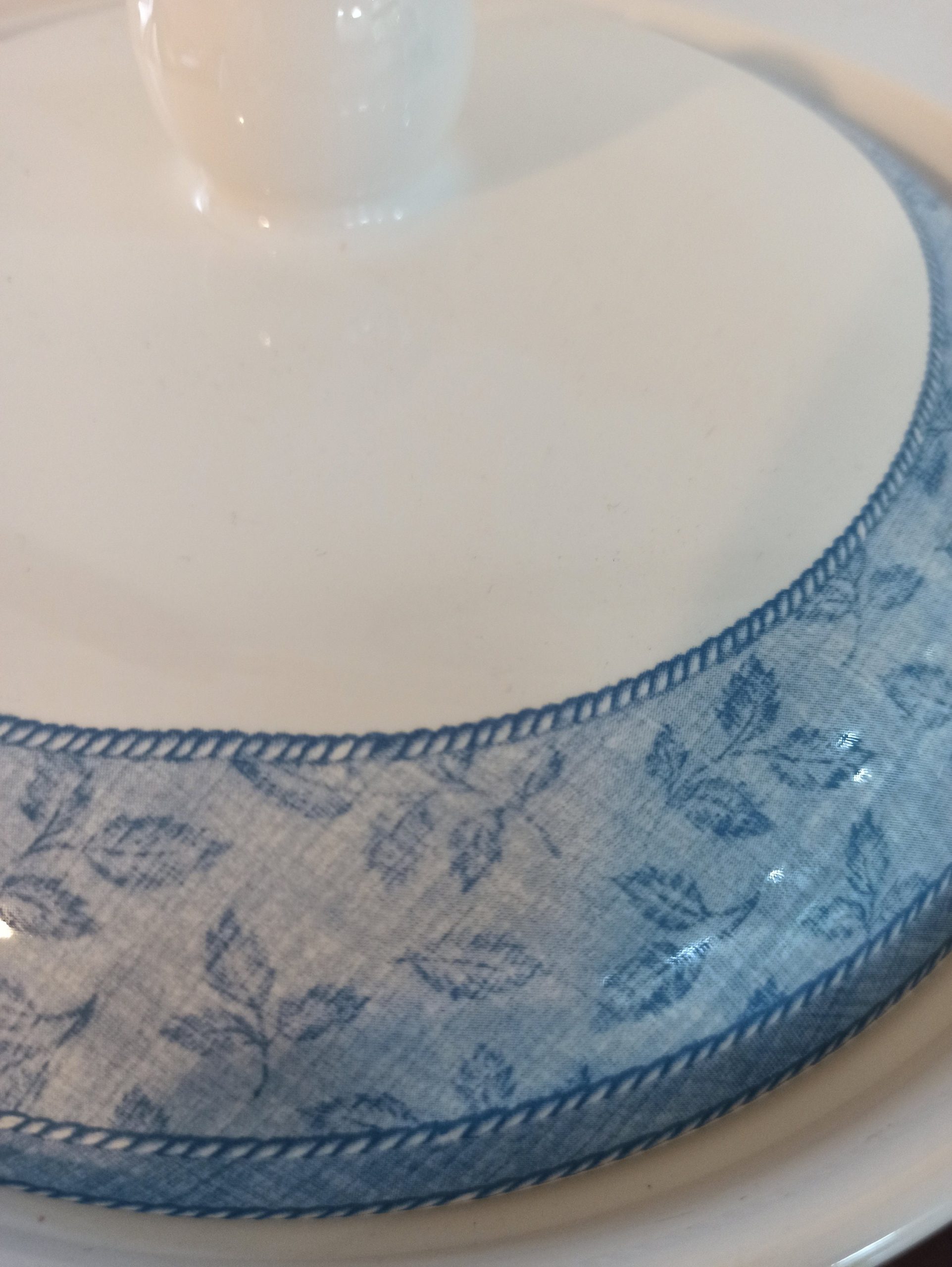 Vintage Vegetable Tureen. Excellent Condition. Blue And White. - Image 7