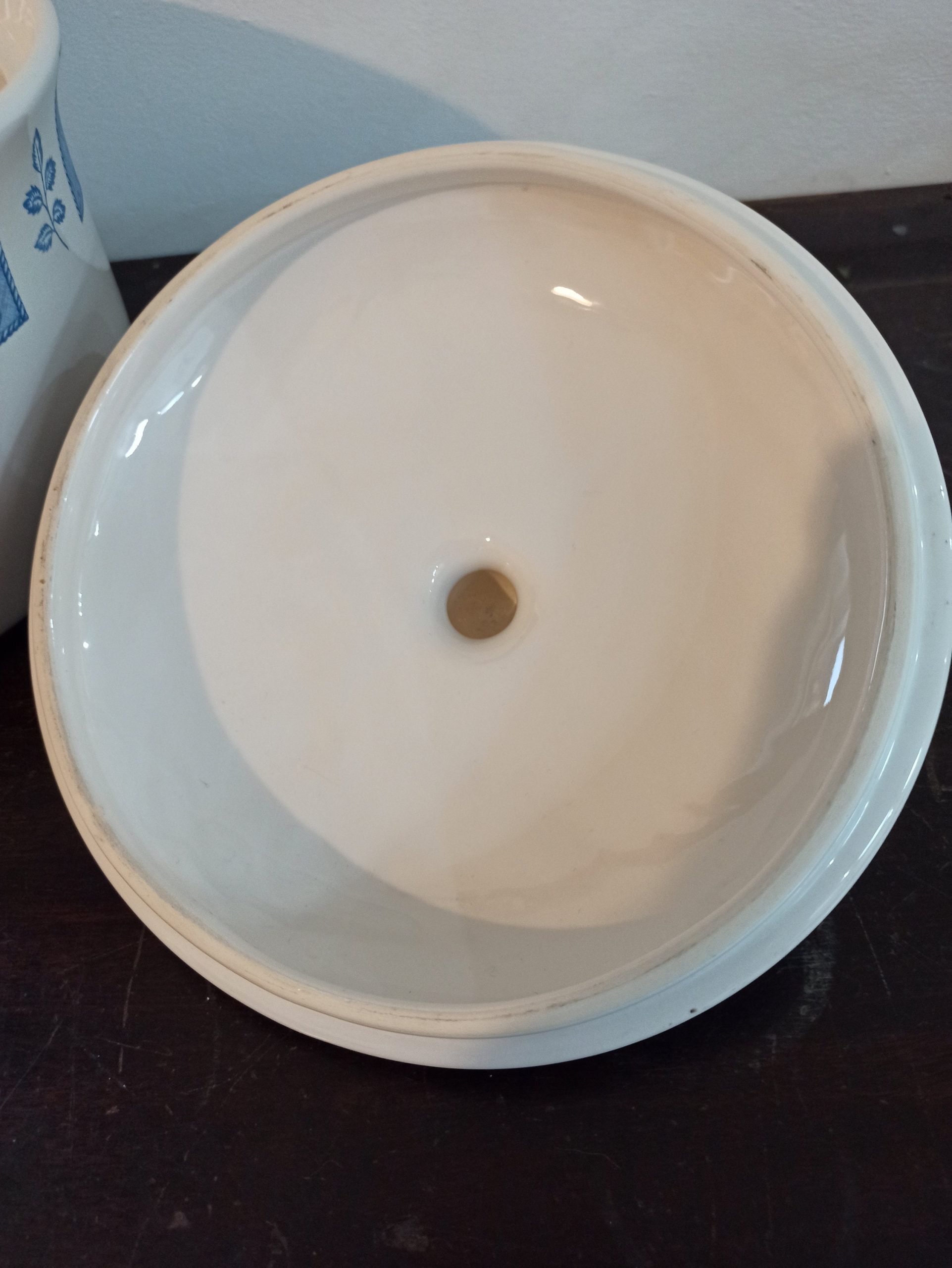 Vintage Vegetable Tureen. Excellent Condition. Blue And White. - Image 5