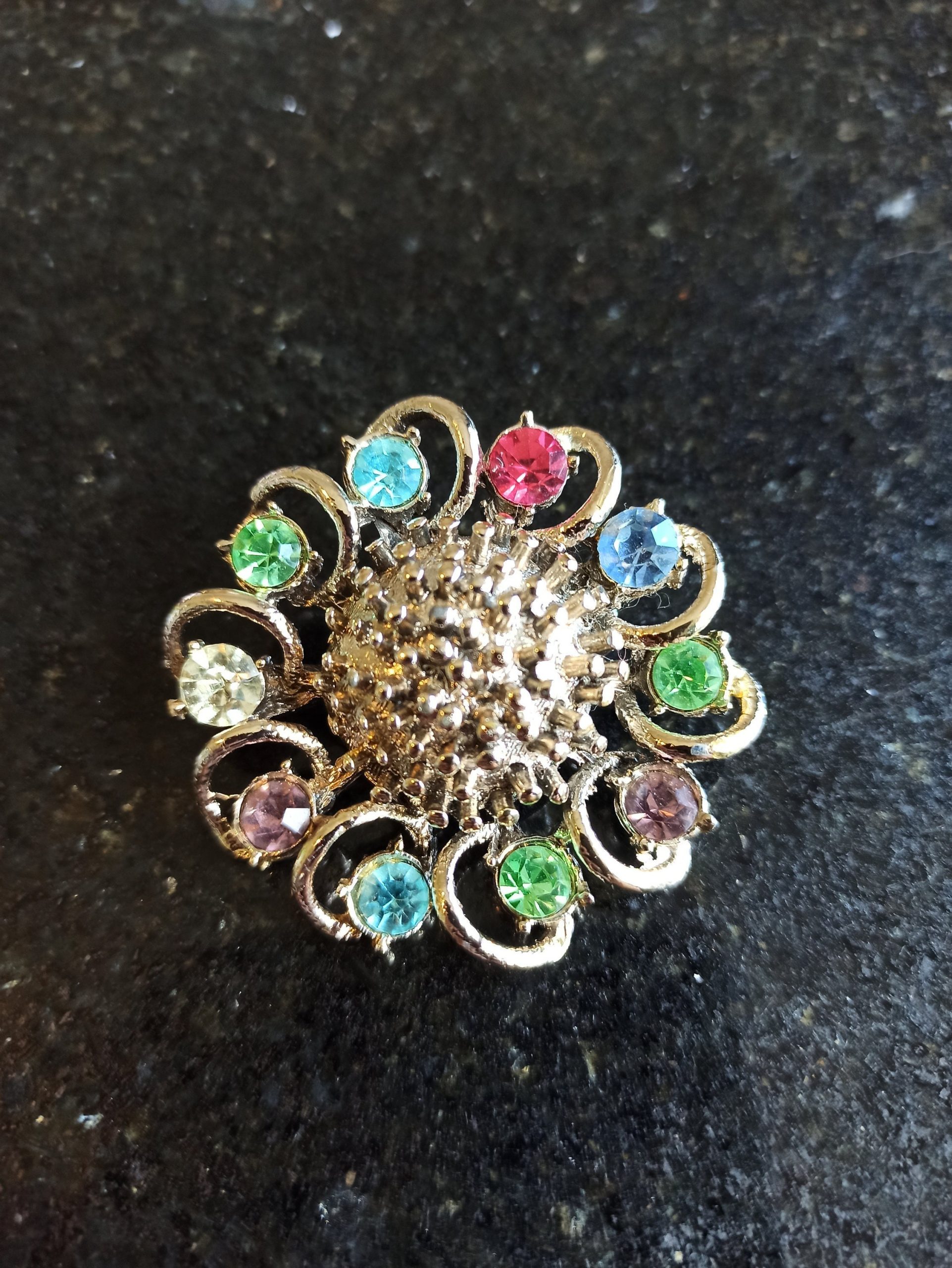 Vintage Brooch. Very Good Condition.
