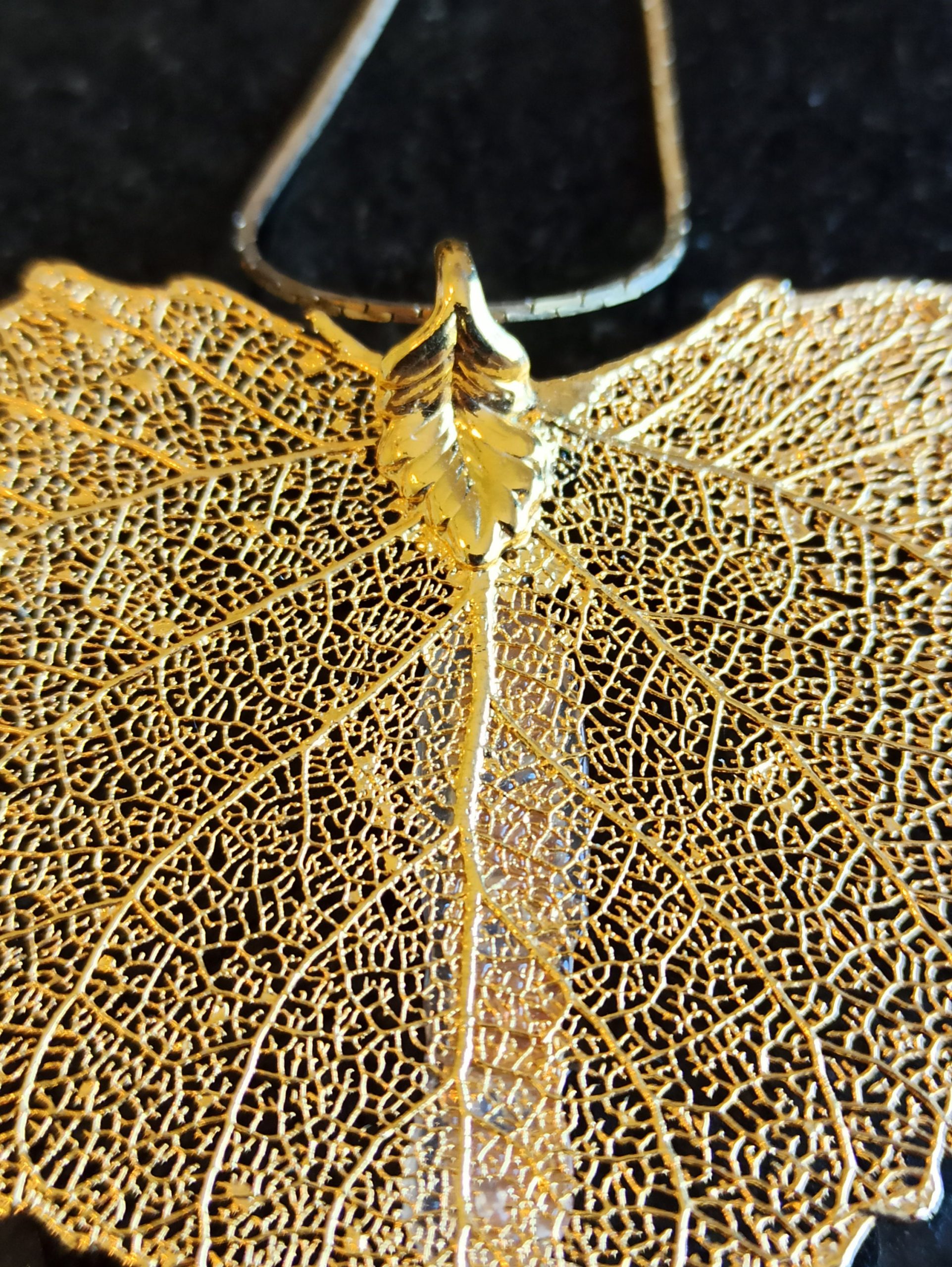 Vintage Gold Leaf Necklace. Attwood Collection. 22ct Gold Plated. Chain 42cm Long. - Image 4
