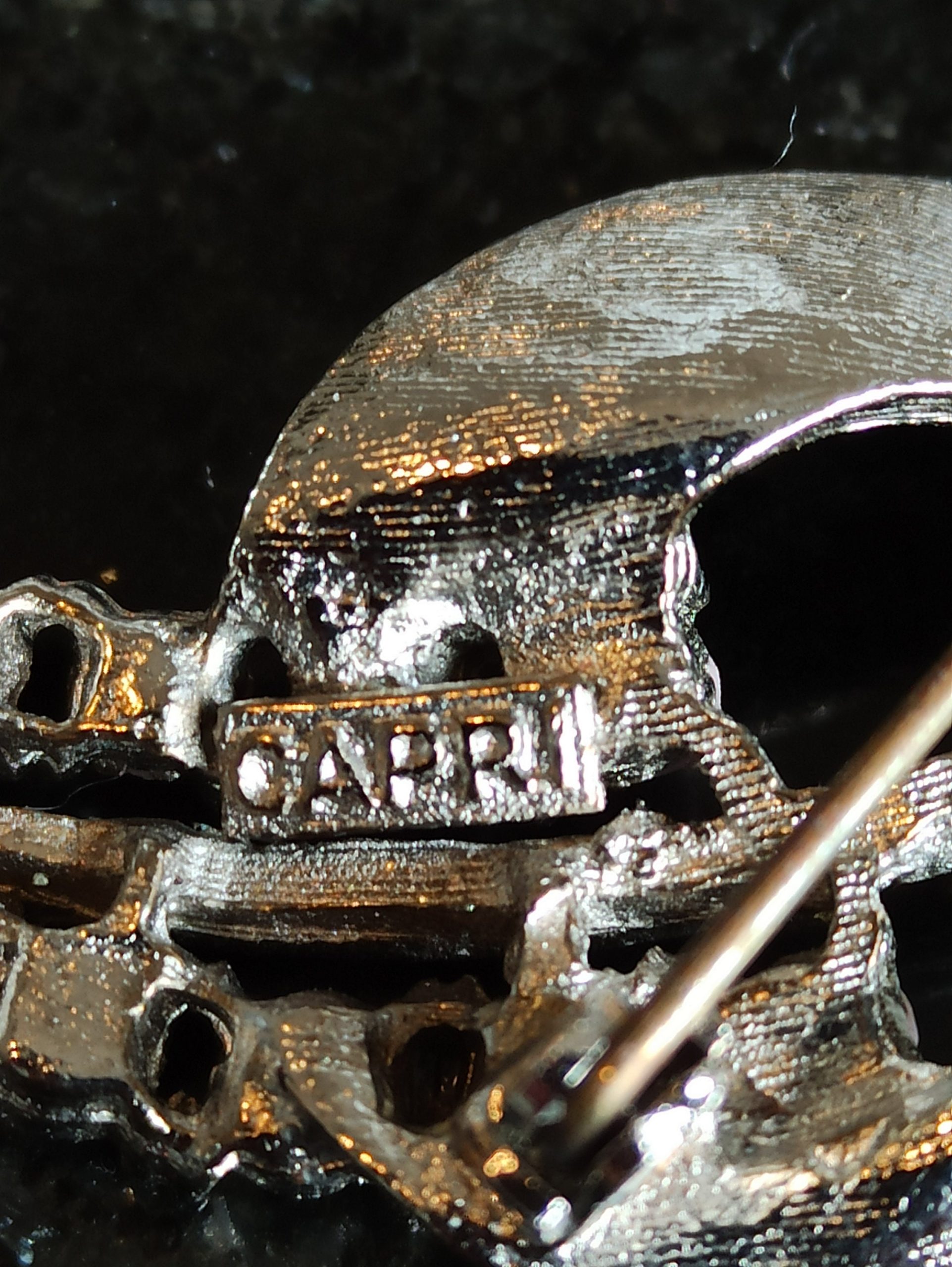 Vintage Capri Brooch. Pink Stones. Good Condtion. With Mark 'Capri'. - Image 5