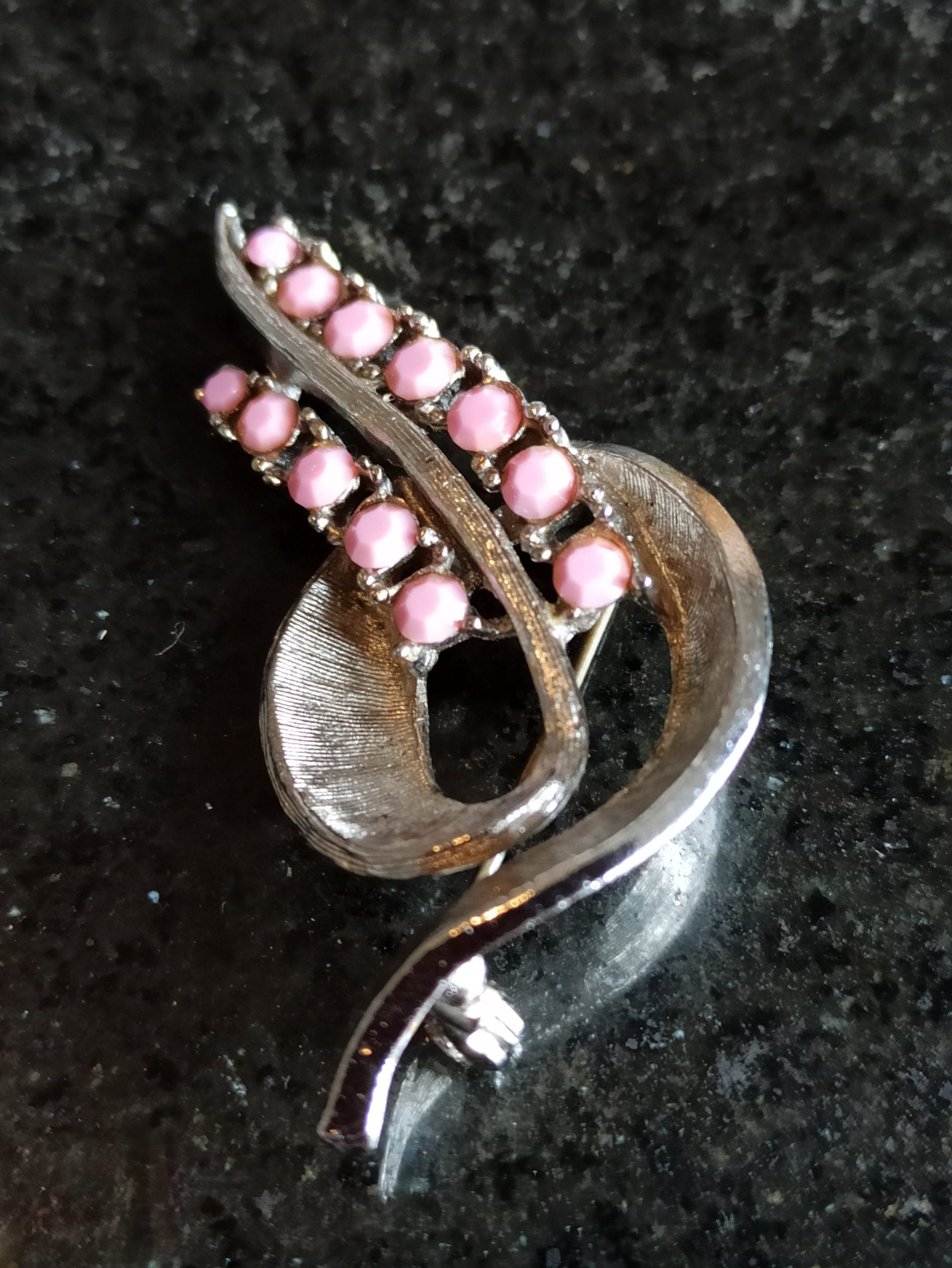 Vintage Capri Brooch. Pink Stones. Good Condtion. With Mark 'Capri'. - Image 2