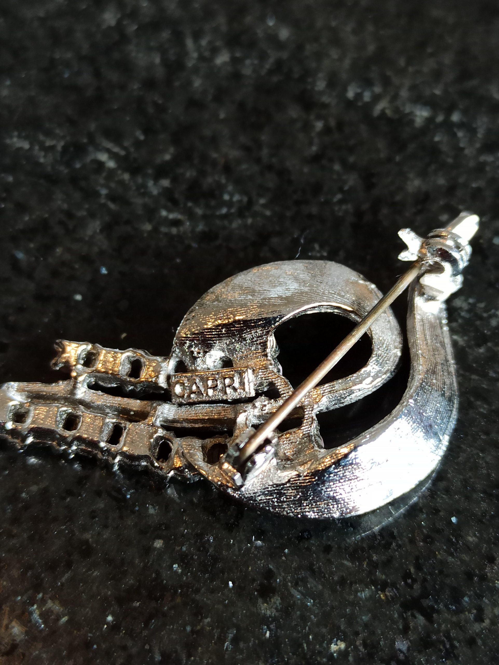 Vintage Capri Brooch. Pink Stones. Good Condtion. With Mark 'Capri'. - Image 4