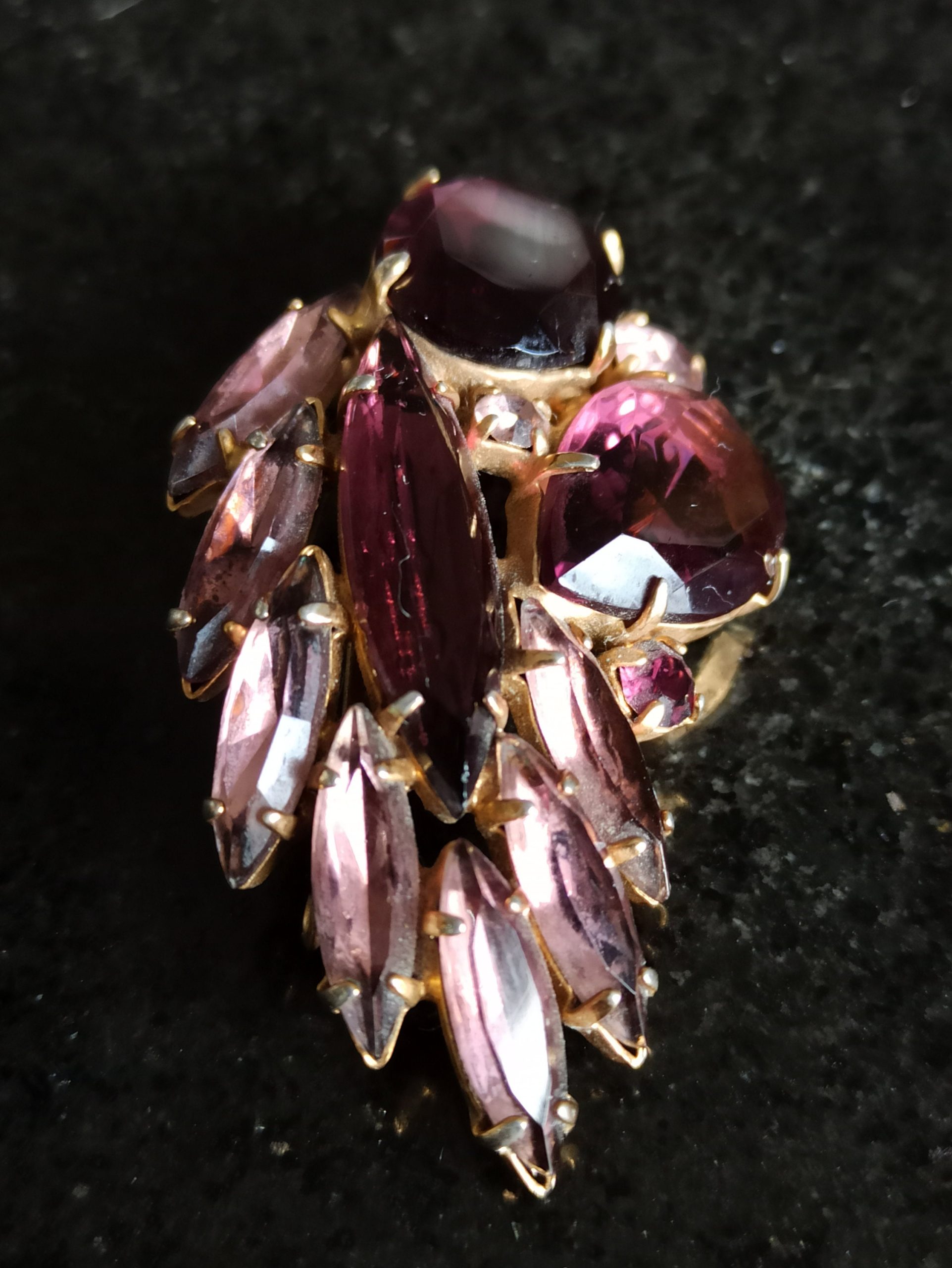 Vintage Art Deco Style Feather Brooch. Purple Glass Costume Jewellery. Good Condition. - Image 4