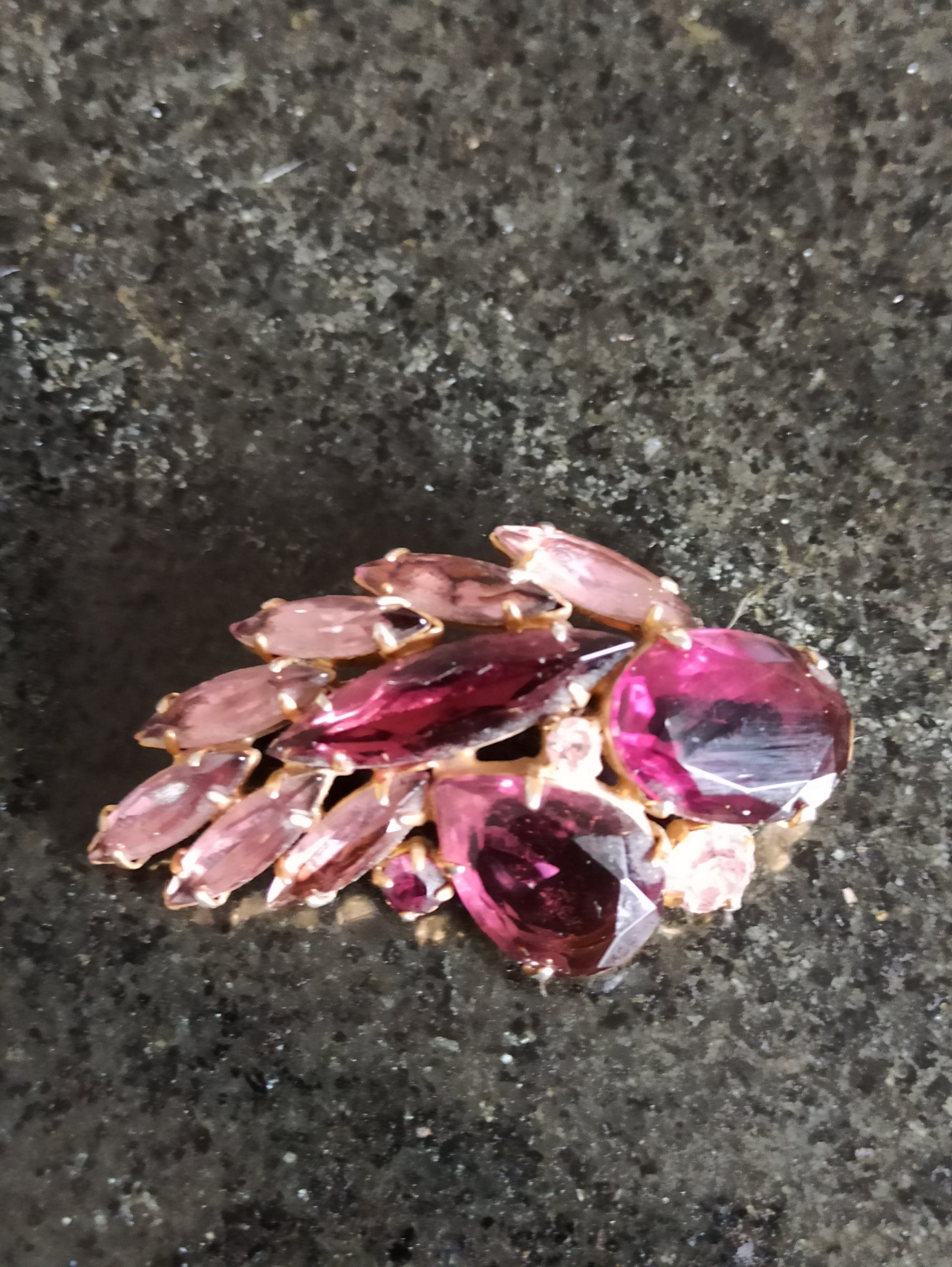 Vintage Art Deco Style Feather Brooch. Purple Glass Costume Jewellery. Good Condition. - Image 3