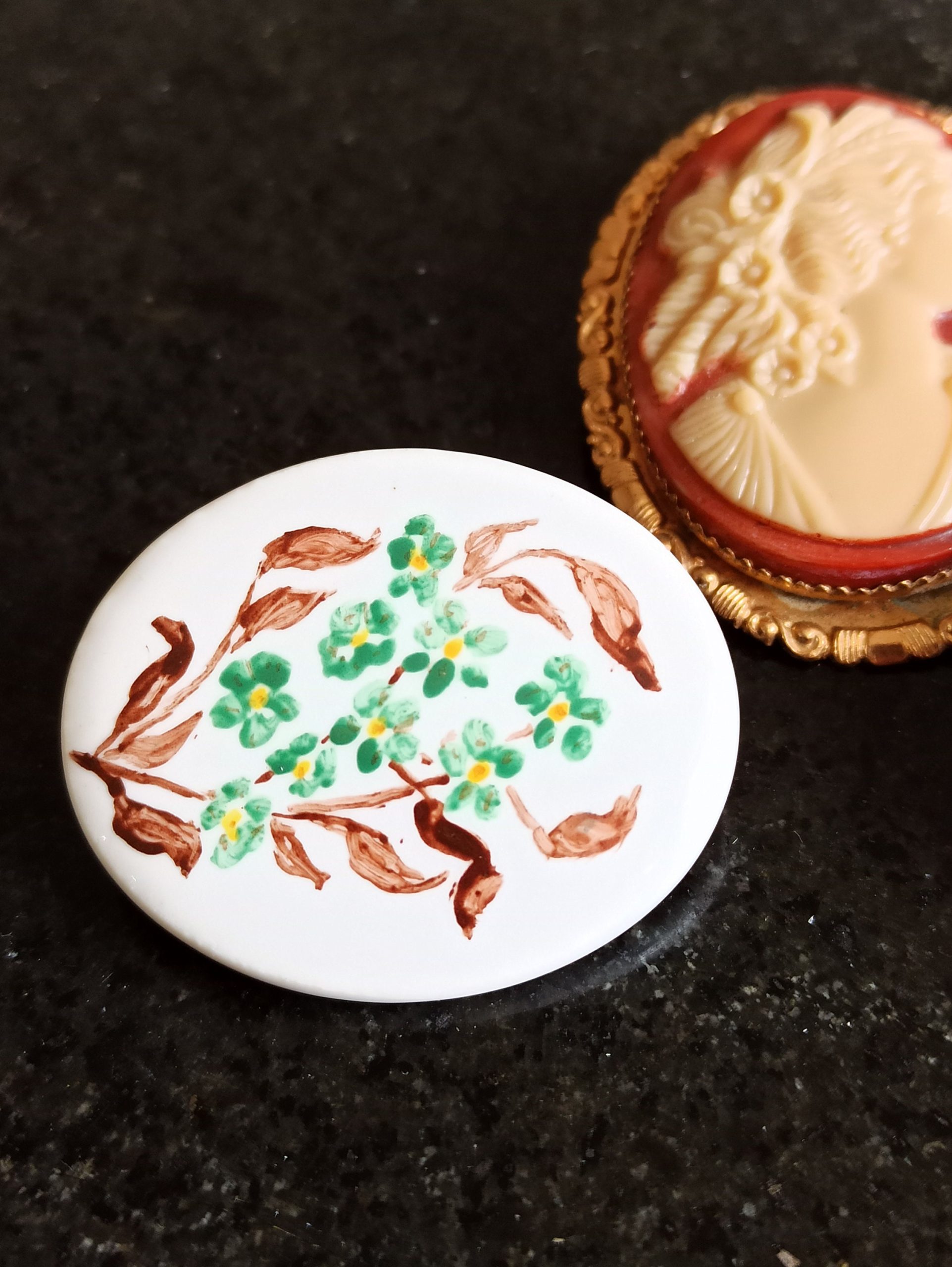 Vintage Set of Three Brooches. Good Overall Condition. - Image 2