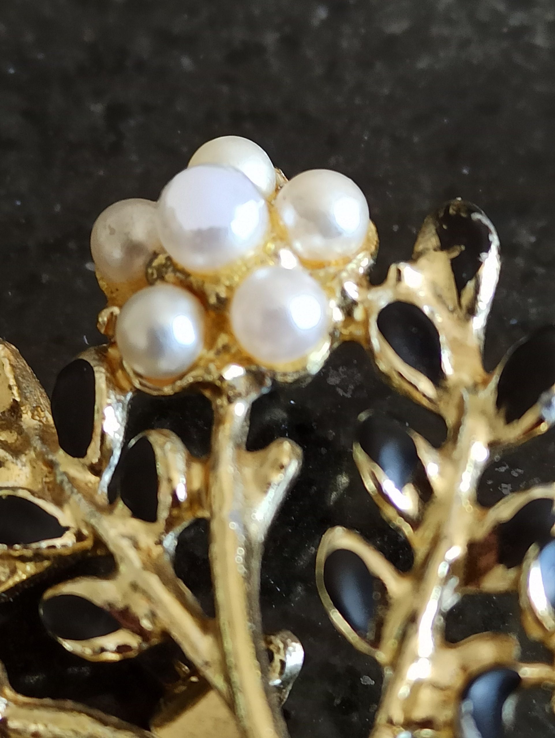 Two Vintage Brooches. Simulation White Pearls and Glass Beads. Good Condition. - Image 6