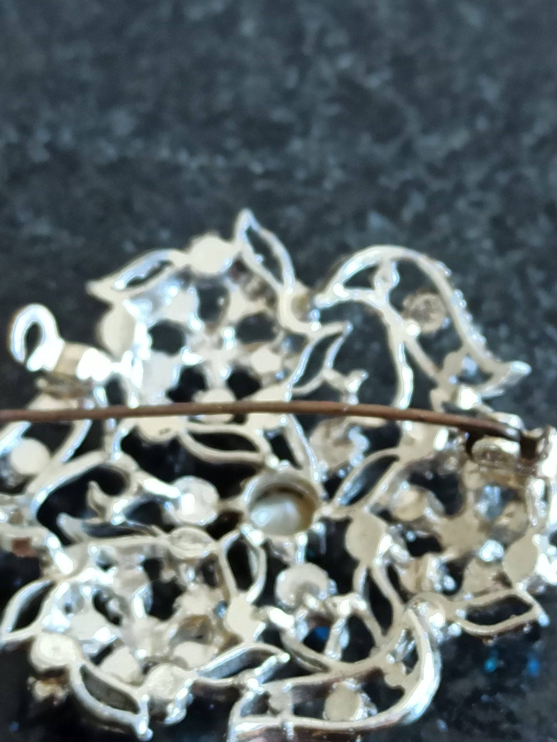 Two Vintage Brooches. Simulation White Pearls and Glass Beads. Good Condition. - Image 10