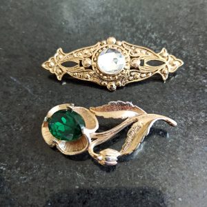 A Set of Two Vintage Brooches. Good Overall Condition.