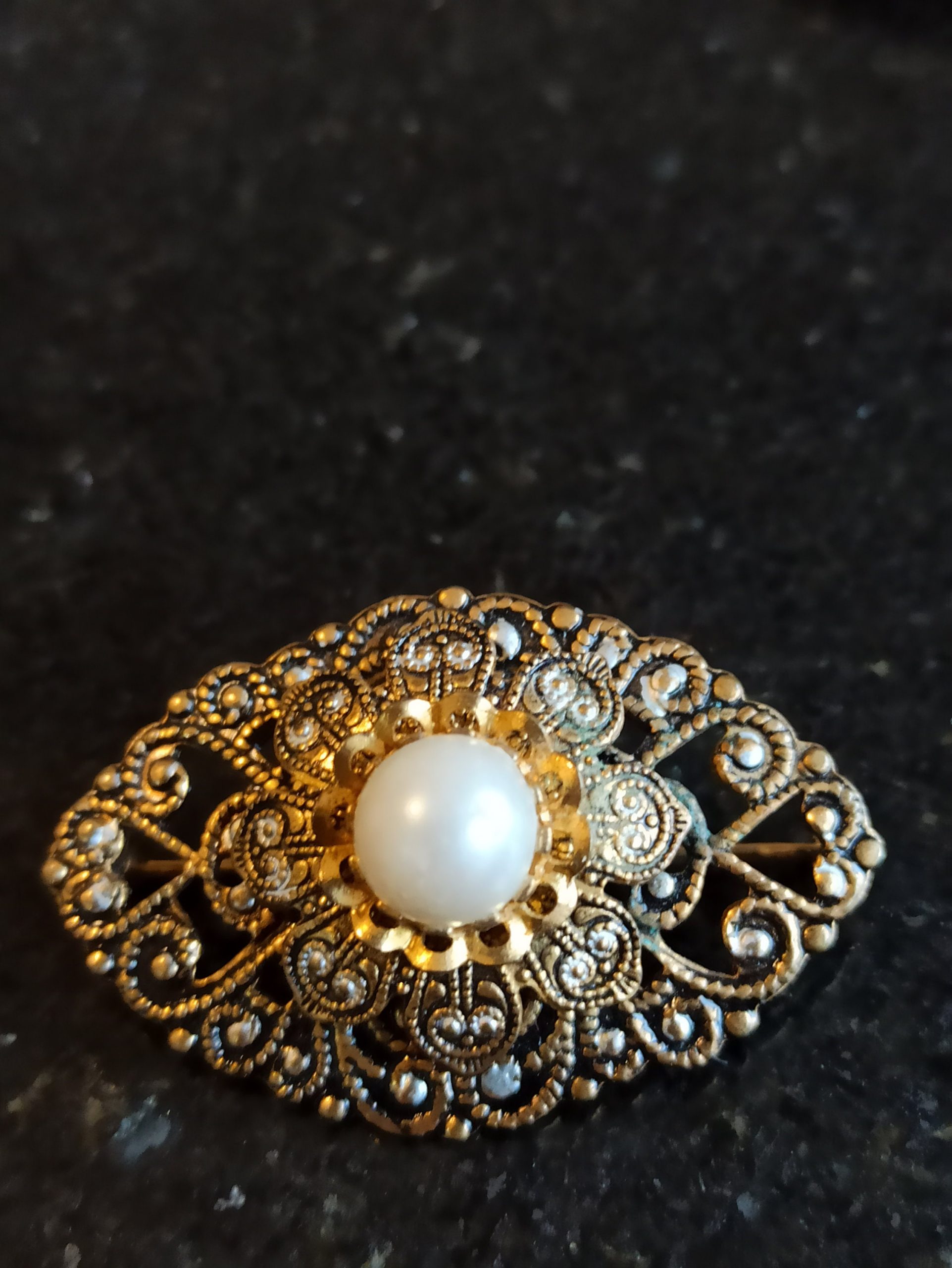 Vintage Costume Jewellery Brooches. Collection of 3. - Image 7