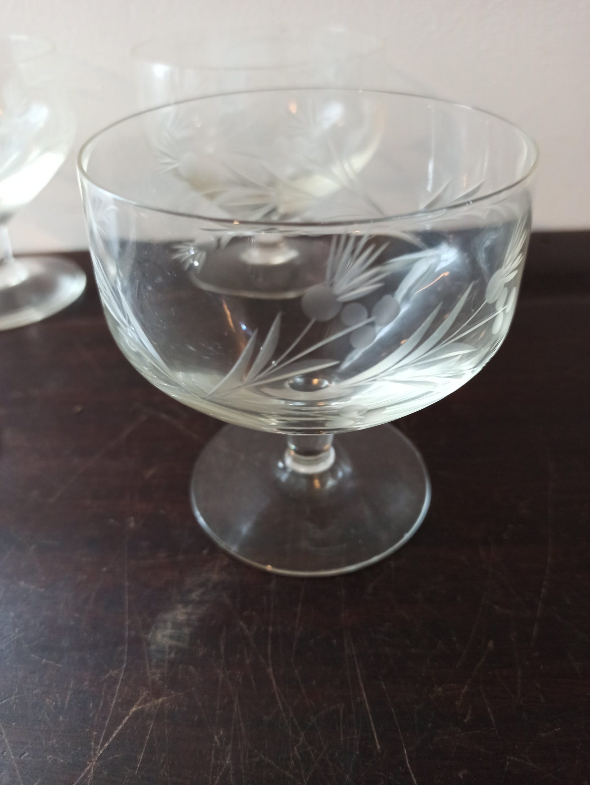 Set of 4 Glass Dessert Pedestal Dishes. Etched Design. Very Good Condition. - Image 5