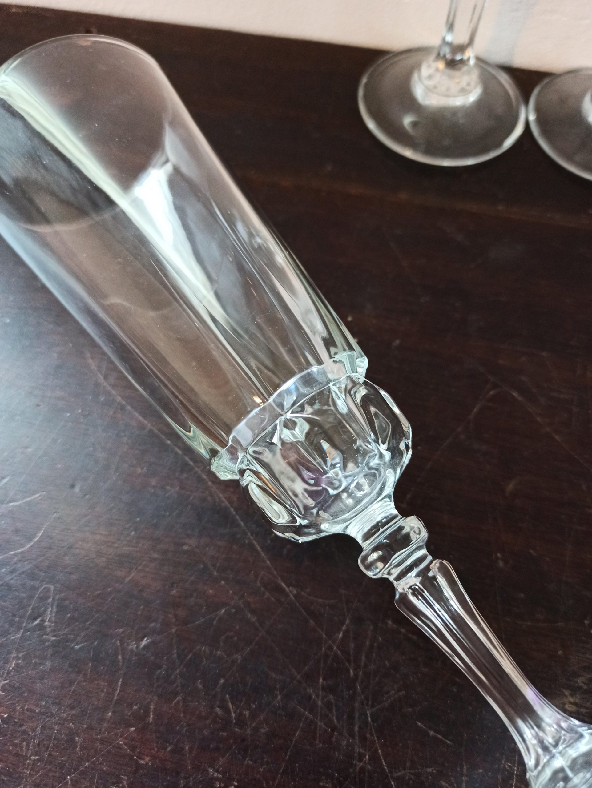 Set of 6 Stem Wine Glasses (Only 4 Shown). Excellent Condition. - Image 4