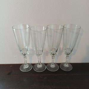 Set of 6 Stem Wine Glasses (Only 4 Shown). Excellent Condition.