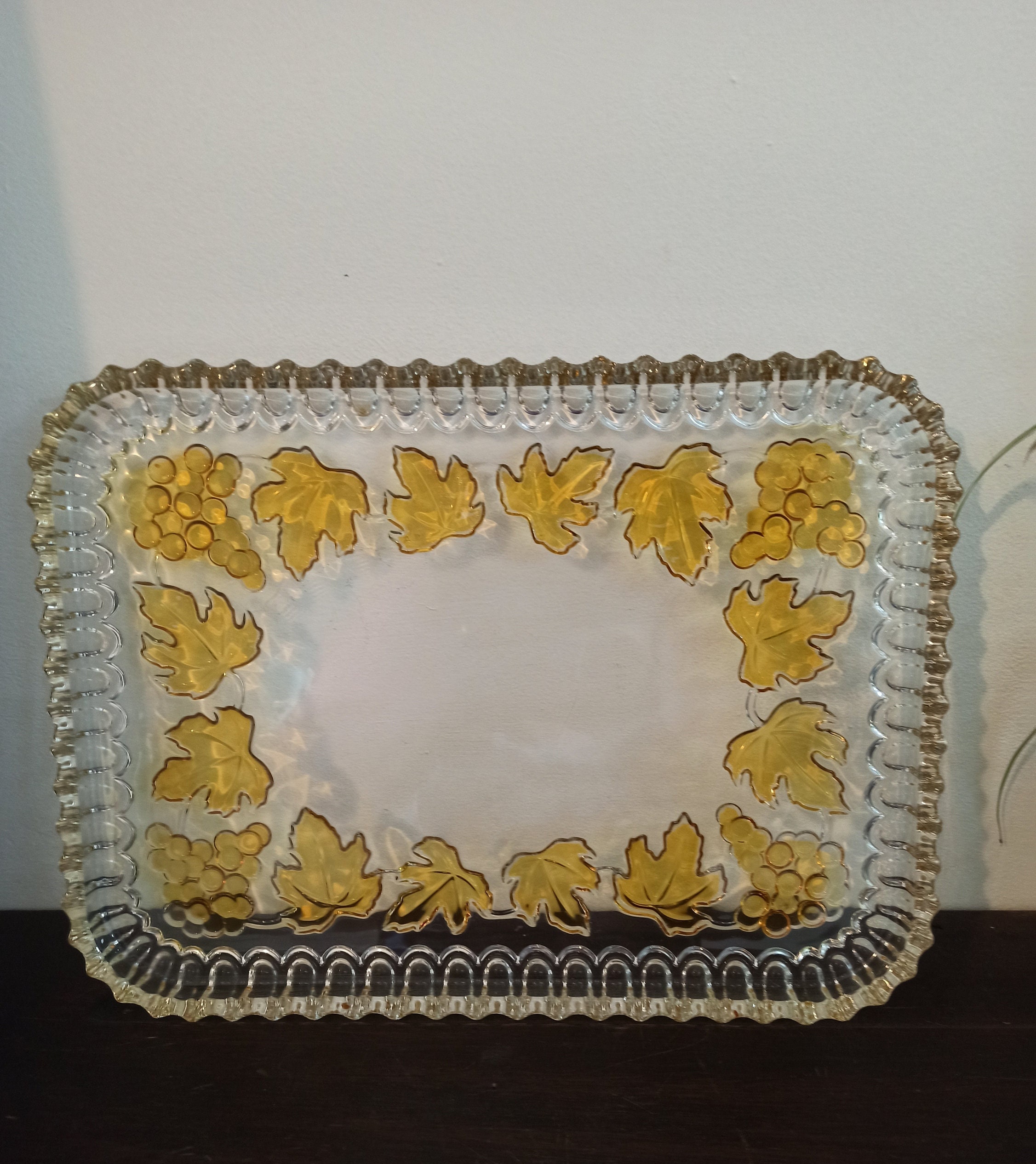 Vintage Glass Fruit Platter / Serving Tray. Excellent Condition. - Image 2