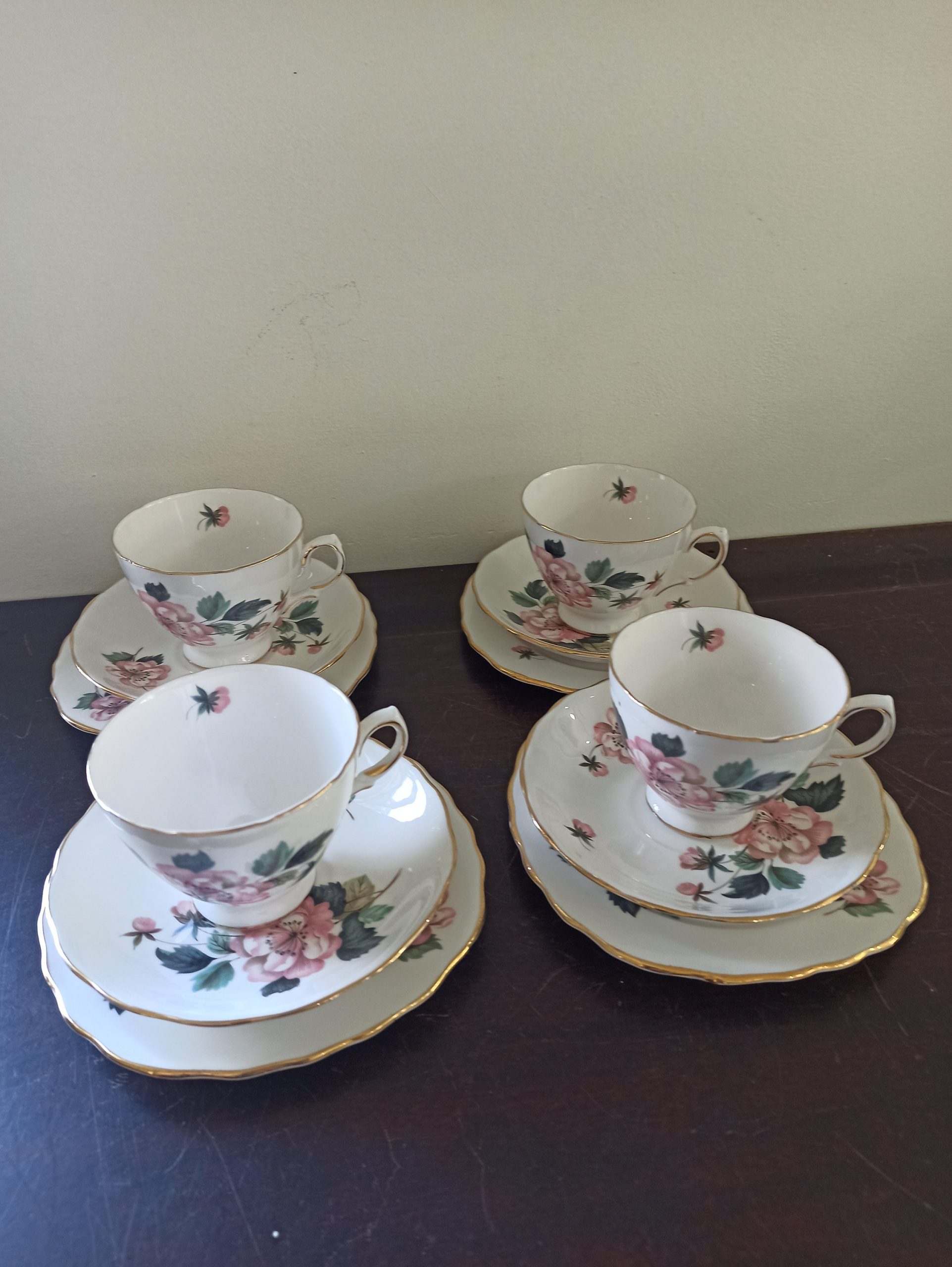 Vintage Floral Tea Set. Royal Crown Bone China. Excellent Condition. 12 Piece. - Image 2