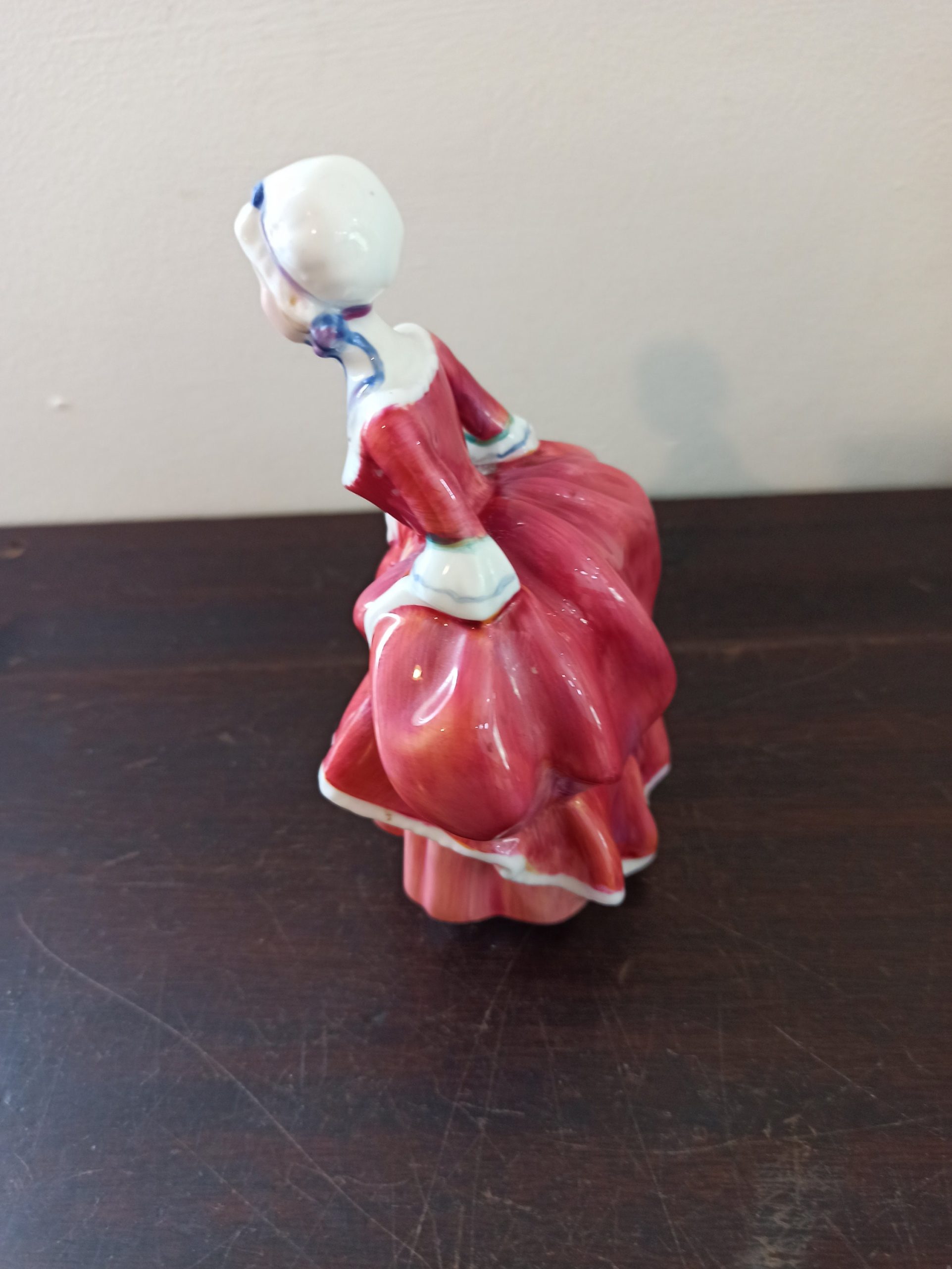 Royal Doulton Goody Two Shoes Collectors Figurine. Excellent Condition. Original From 1949. HN2037. Signed With Makers Mark. Bone China. - Image 3