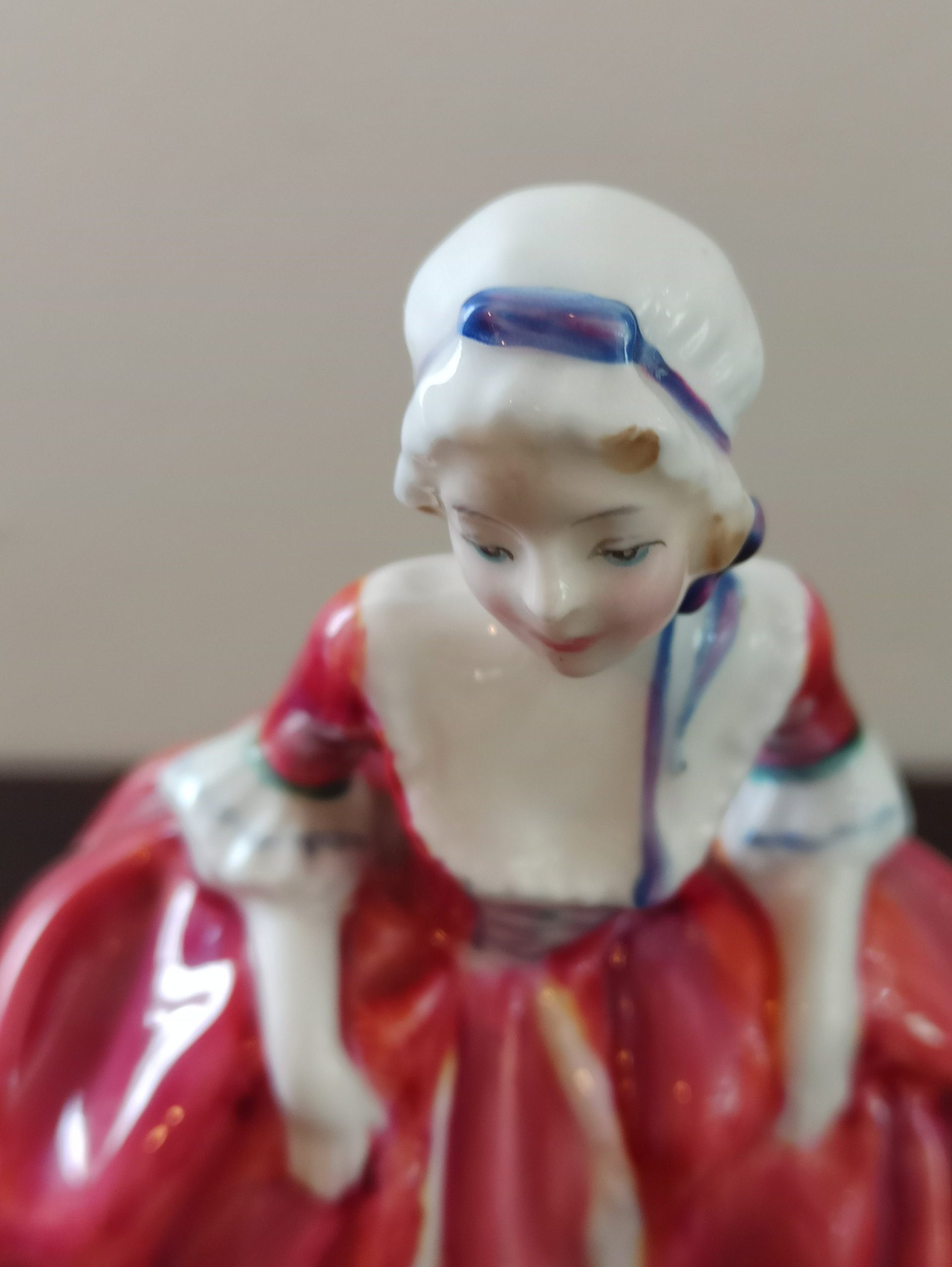 Royal Doulton Goody Two Shoes Collectors Figurine. Excellent Condition. Original From 1949. HN2037. Signed With Makers Mark. Bone China. - Image 8