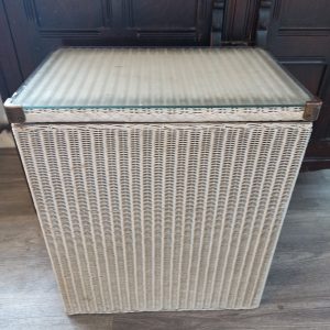 Lloyd Loom Lusty Linen Basket. Very Good Condition. Original. Glass Top And Label.