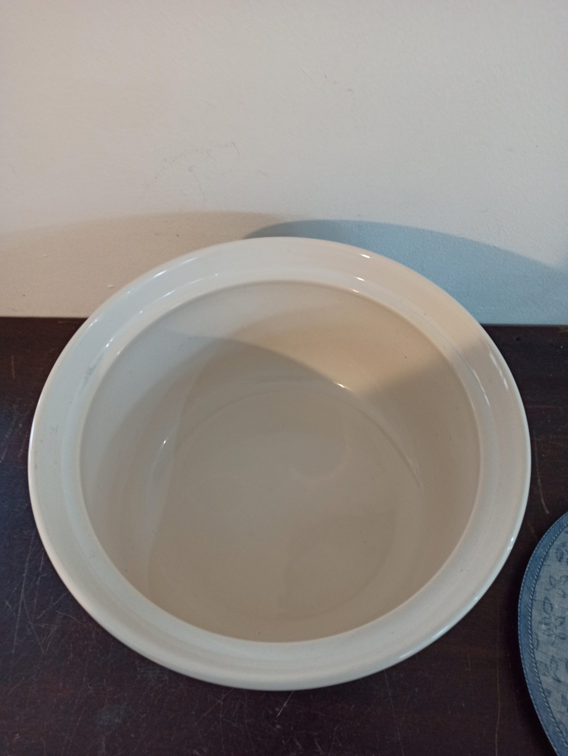 Vintage Vegetable Tureen. Excellent Condition. Blue And White. - Image 4