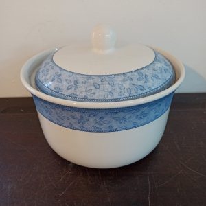 Vintage Vegetable Tureen. Excellent Condition. Blue And White.