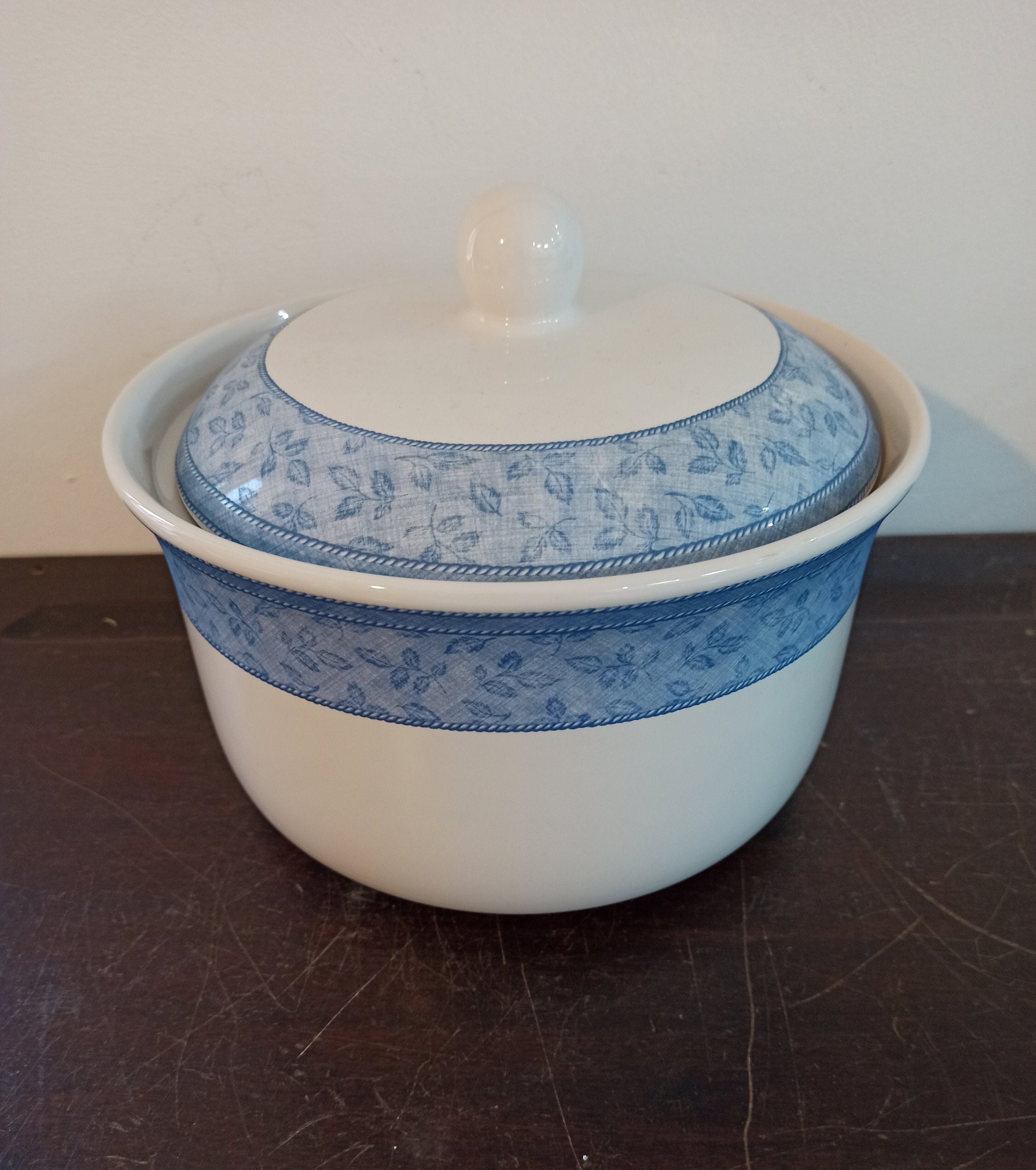 Vintage Vegetable Tureen. Excellent Condition. Blue And White.