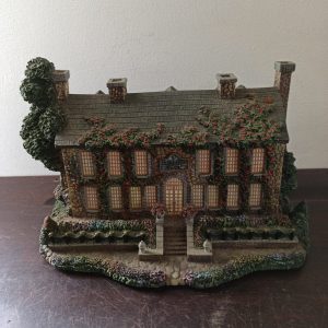 Hawthorne Village. Lamplight Inn Model. Thomas Kincade.