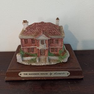 Vintage Leonardo 'The Mansion House' Ornamental House.