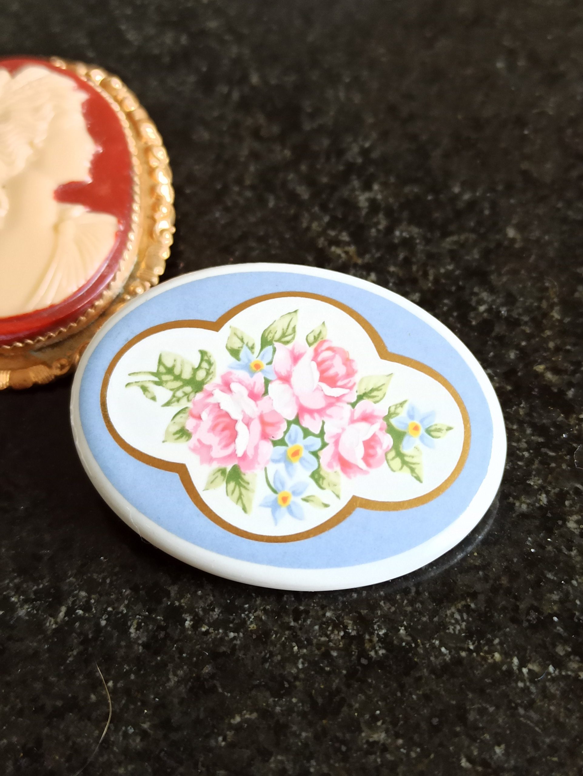 Vintage Set of Three Brooches. Good Overall Condition. - Image 3