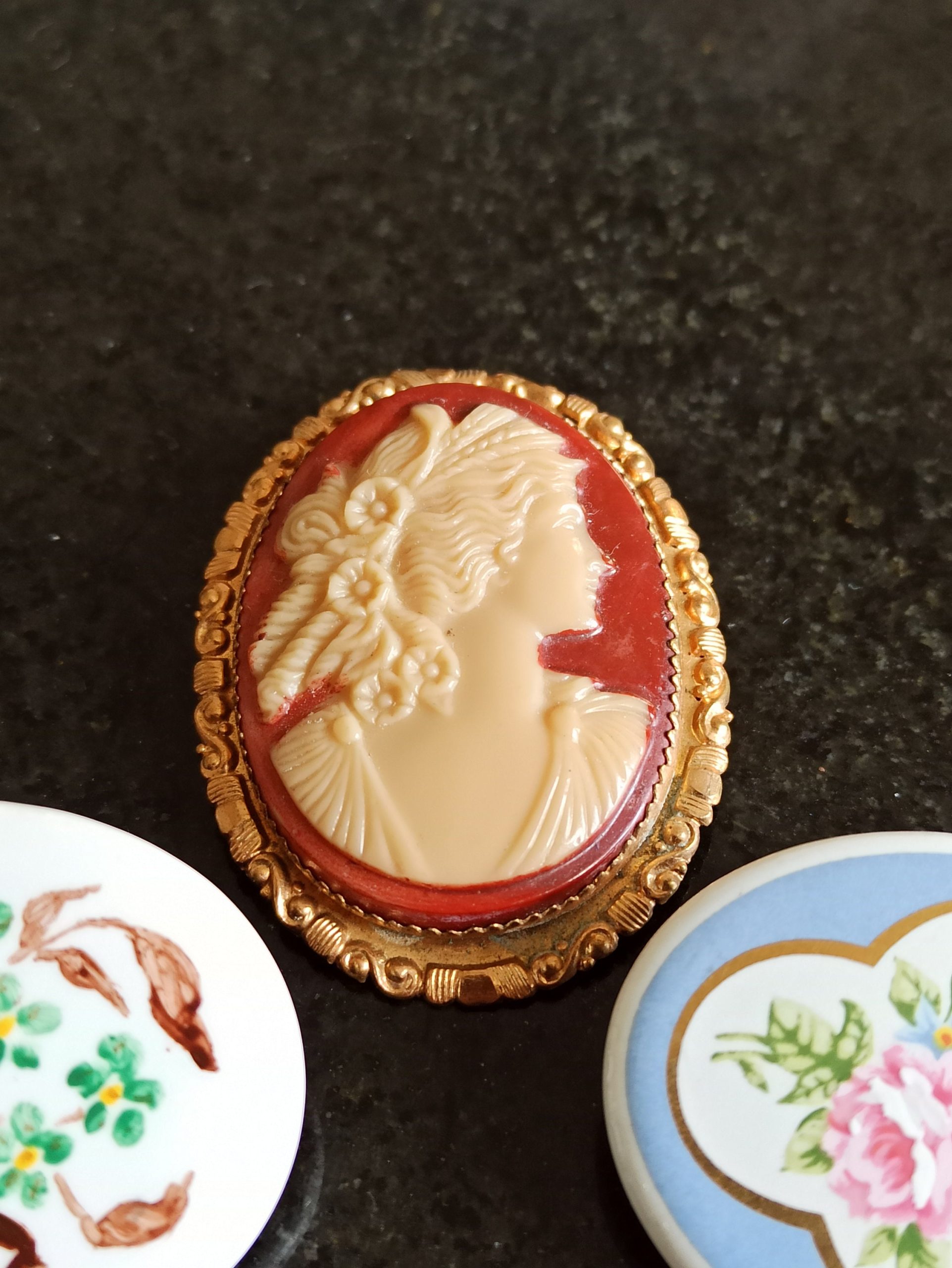 Vintage Set of Three Brooches. Good Overall Condition. - Image 4