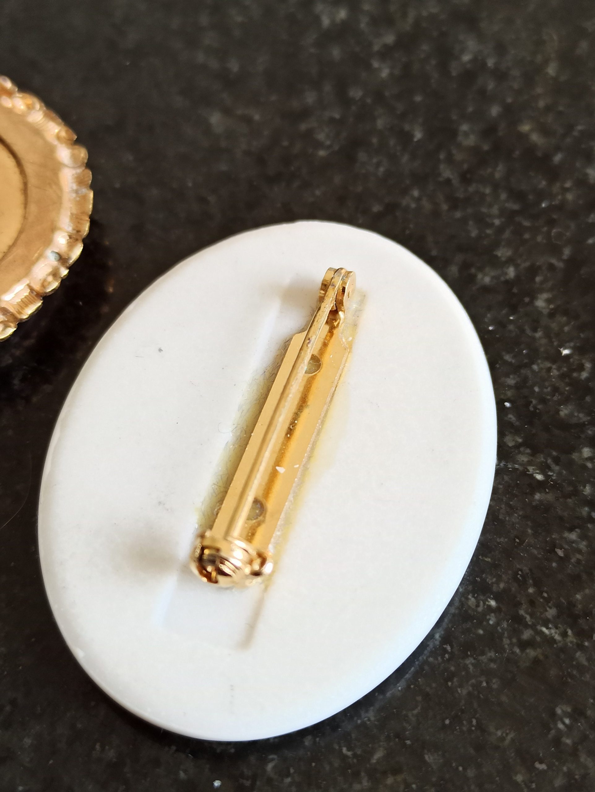 Vintage Set of Three Brooches. Good Overall Condition. - Image 6