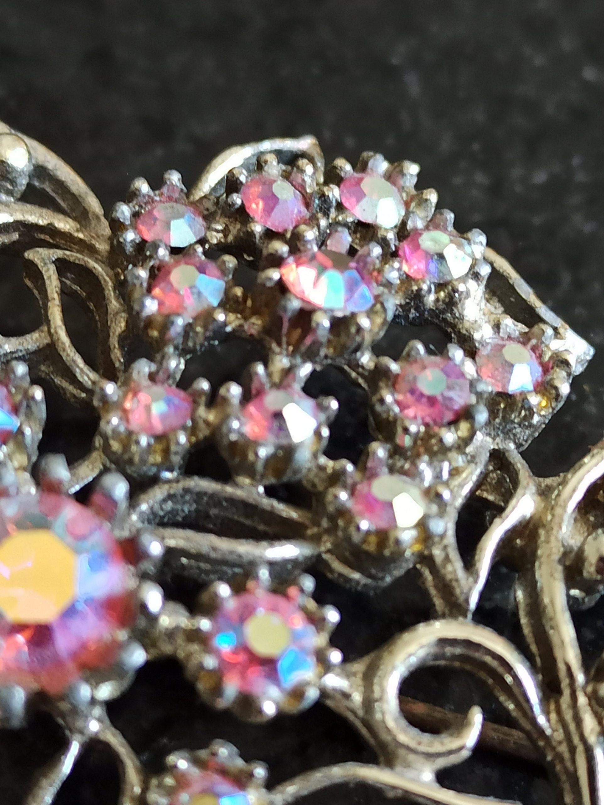 Two Vintage Brooches. Simulation White Pearls and Glass Beads. Good Condition. - Image 4