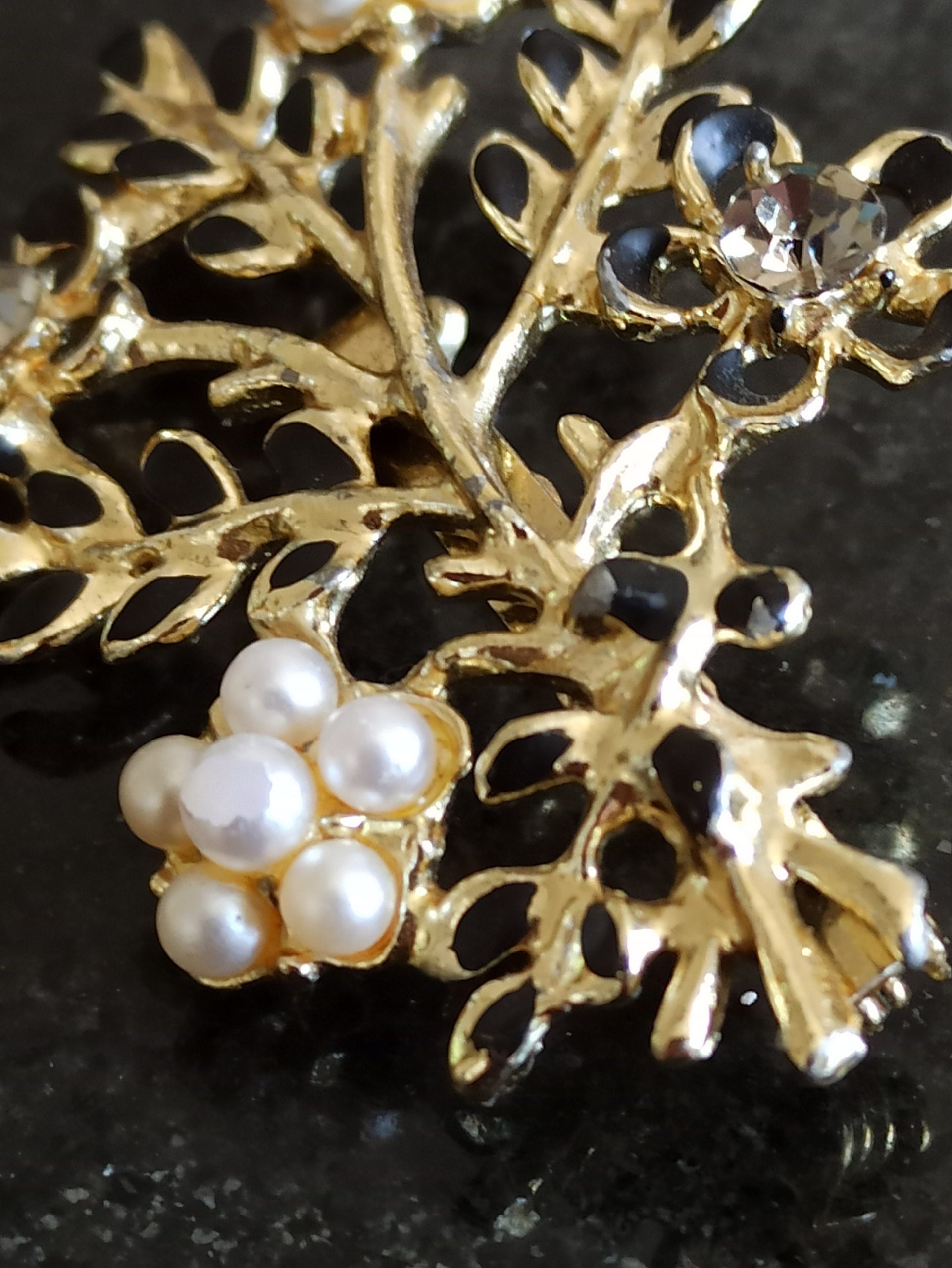 Two Vintage Brooches. Simulation White Pearls and Glass Beads. Good Condition. - Image 8