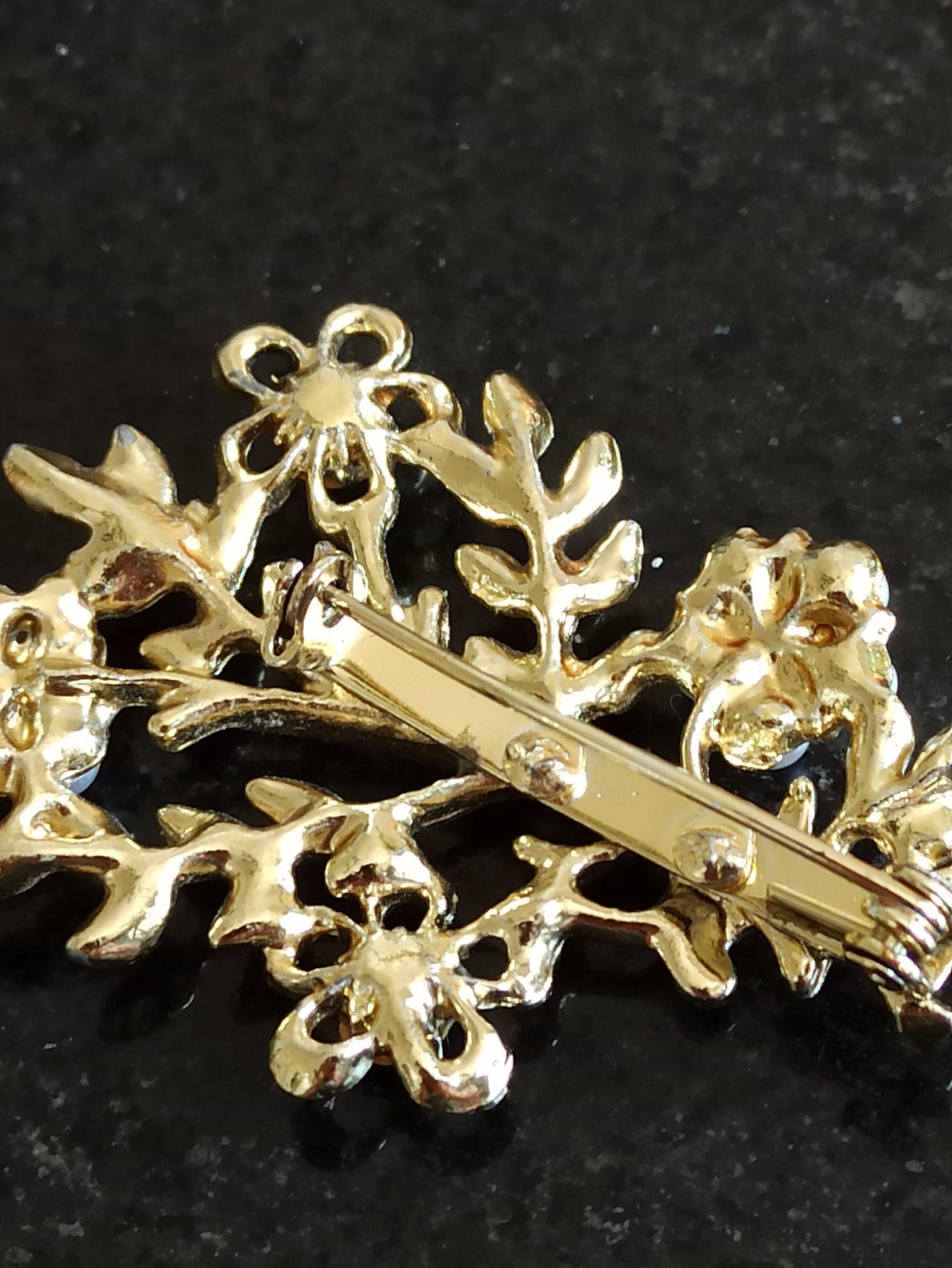 Two Vintage Brooches. Simulation White Pearls and Glass Beads. Good Condition. - Image 9