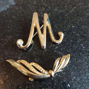 2 Vintage Brooches. 'M' and A Bow. Gold Coloured Metal. Costume Jewellery.