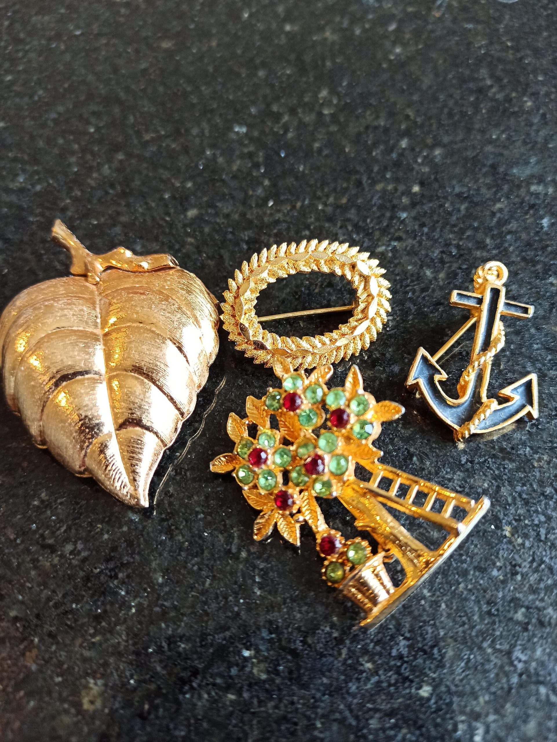 A Vintage Collection of Brooches.